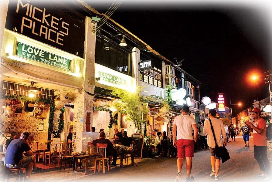 Night in Dou Houz Georgetown