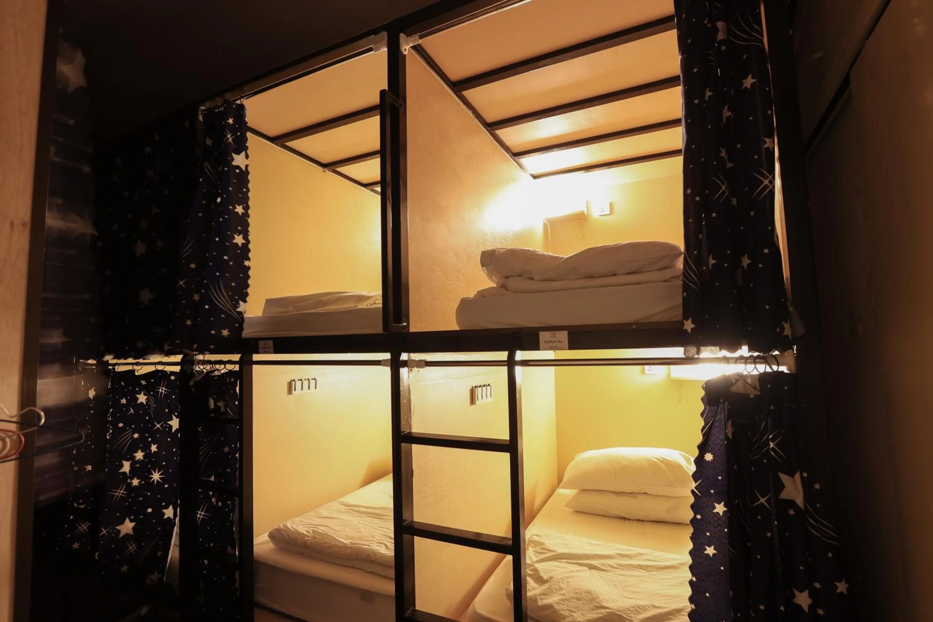 bunk bed, Bed in Dou Houz Georgetown