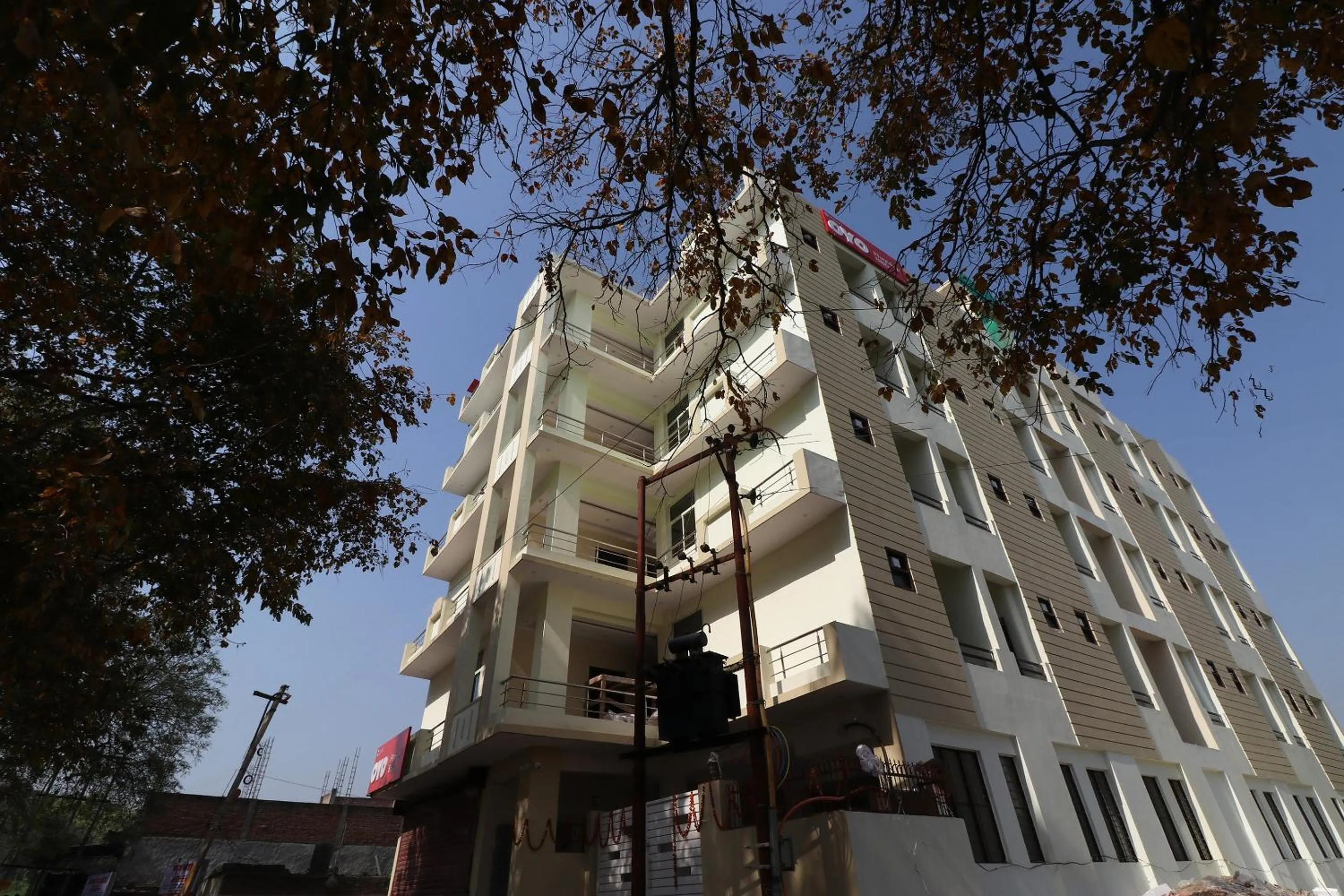 Facade/entrance in Hotel O by OYO Aviraj Inn