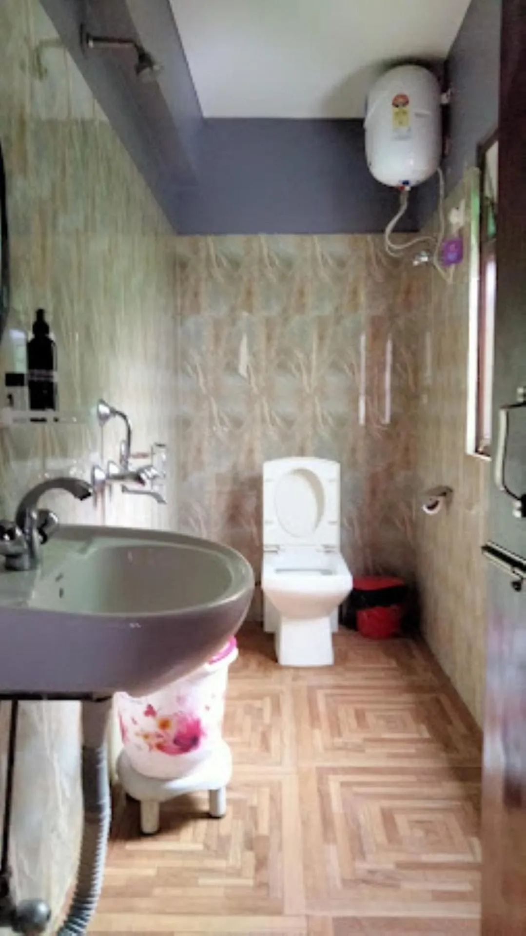 Toilet in View Point Residency , Darjeeling