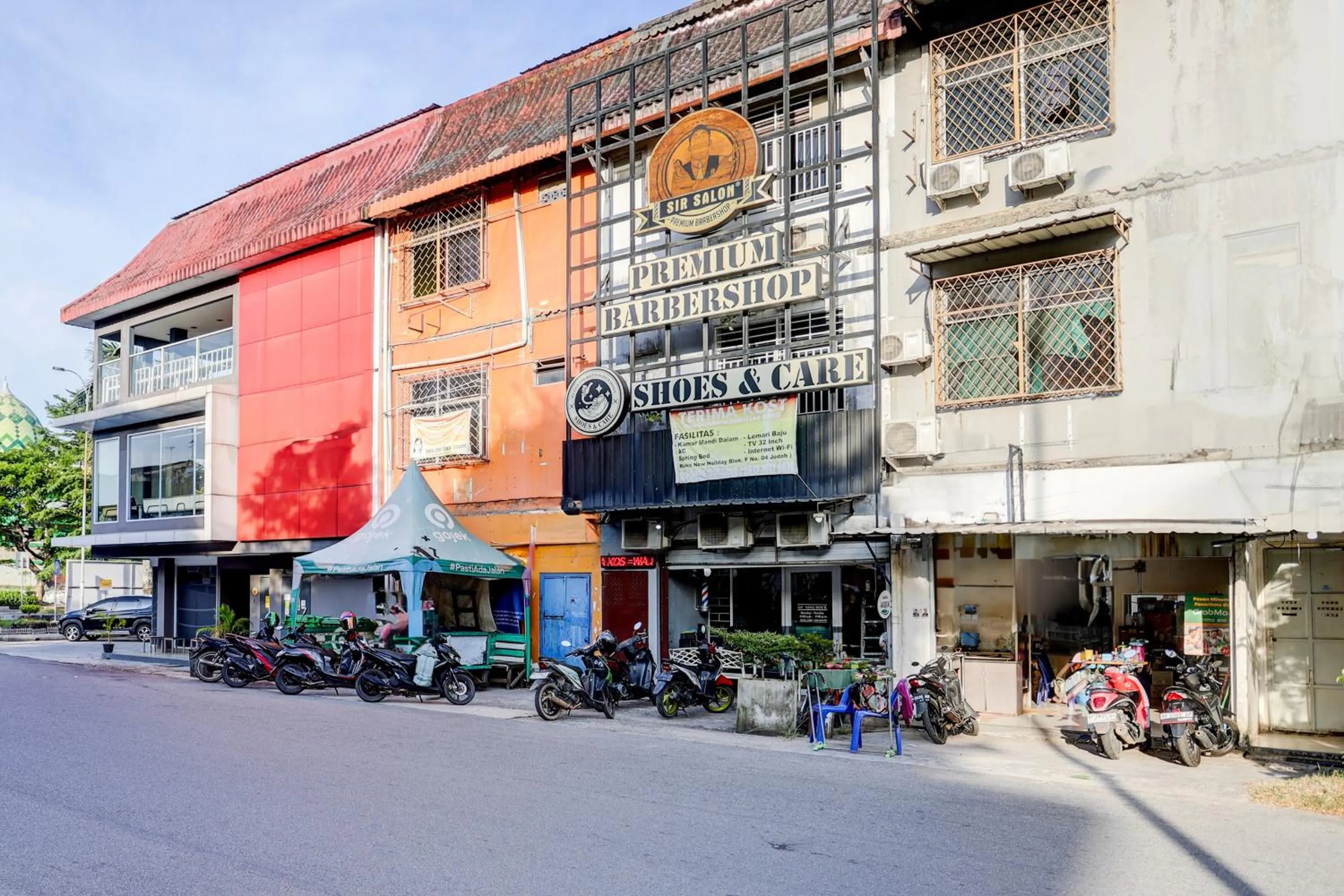 Facade/entrance in Hotel O Sir Homestay