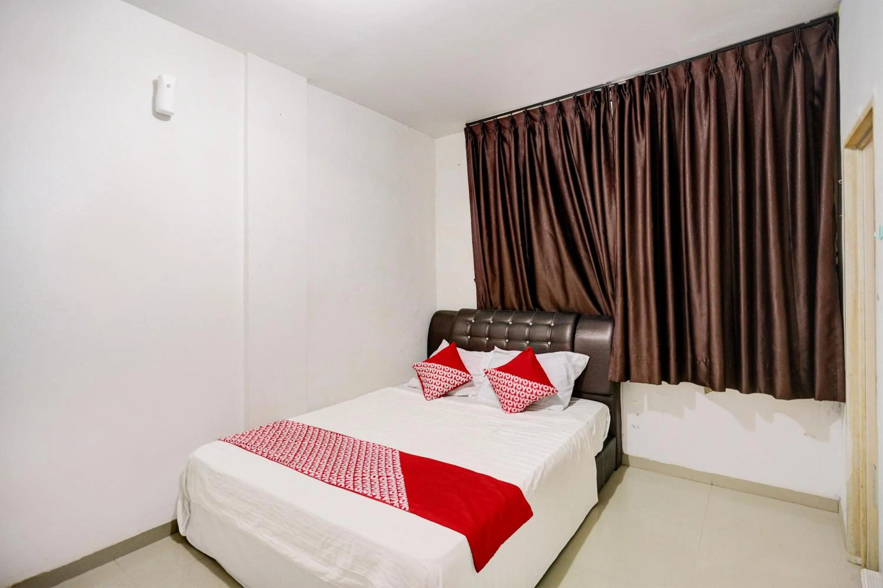 Bedroom, Bed in Hotel O Sir Homestay