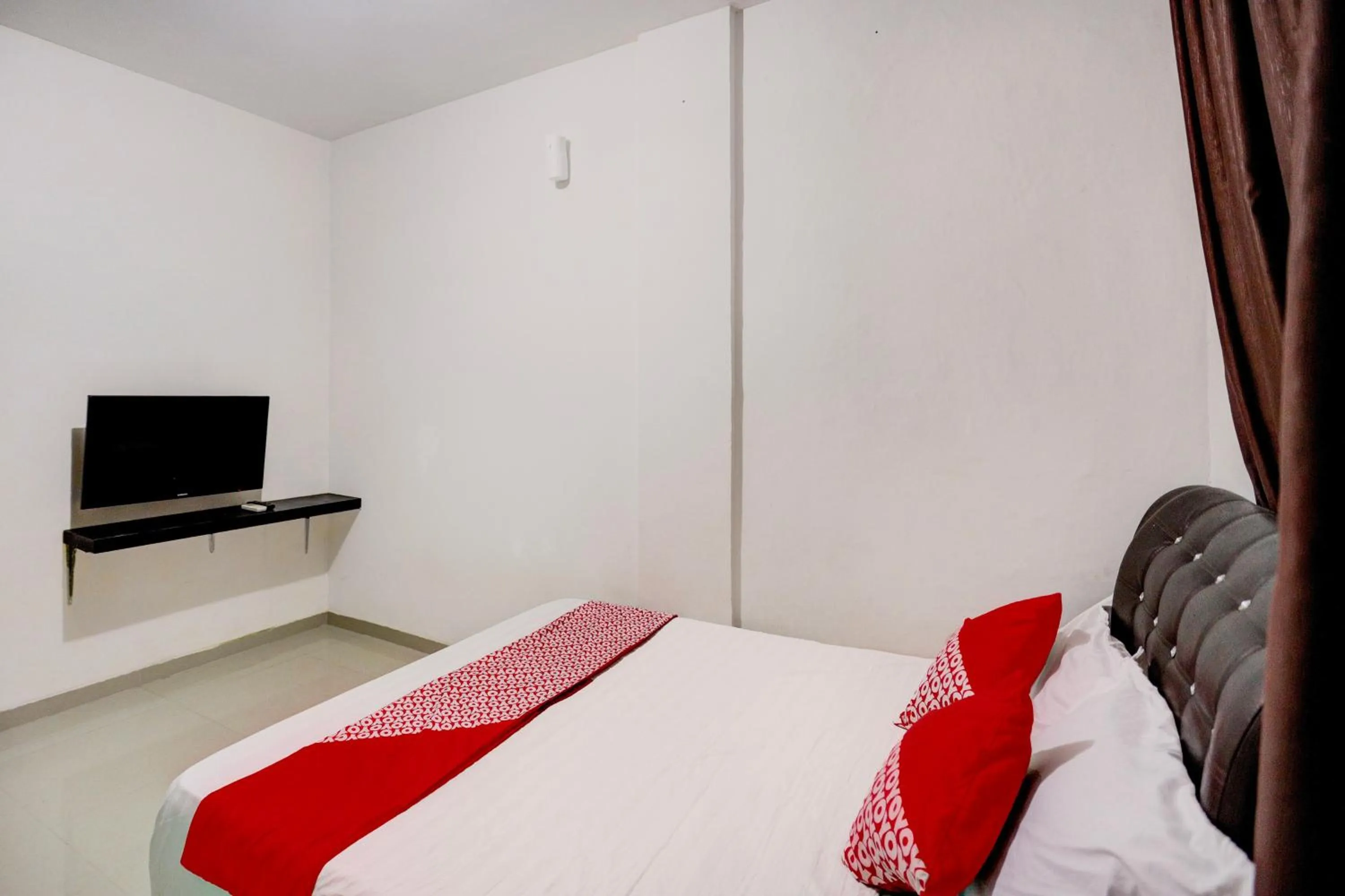 Bedroom, Bed in Hotel O Sir Homestay