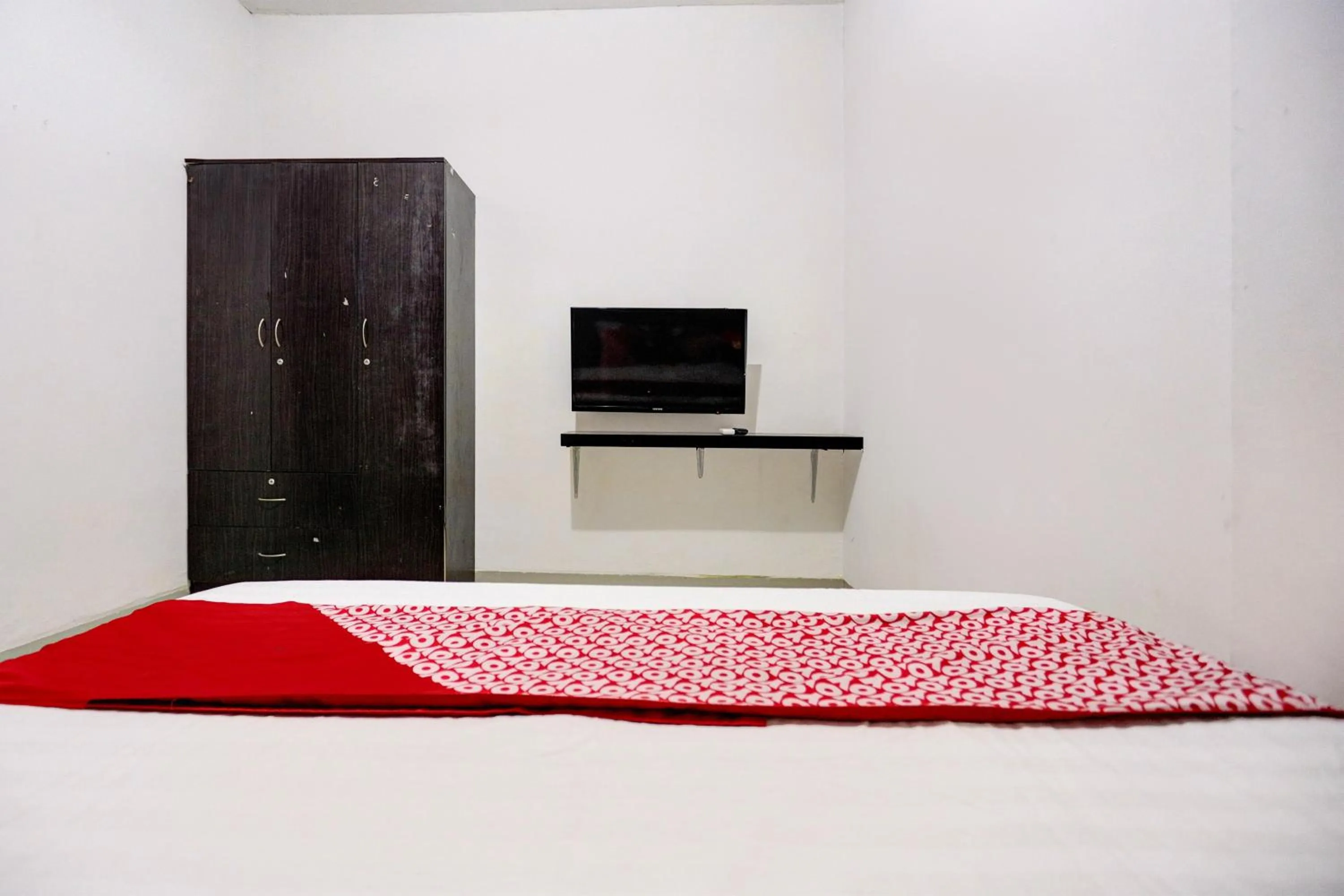 Bedroom, Bed in Hotel O Sir Homestay