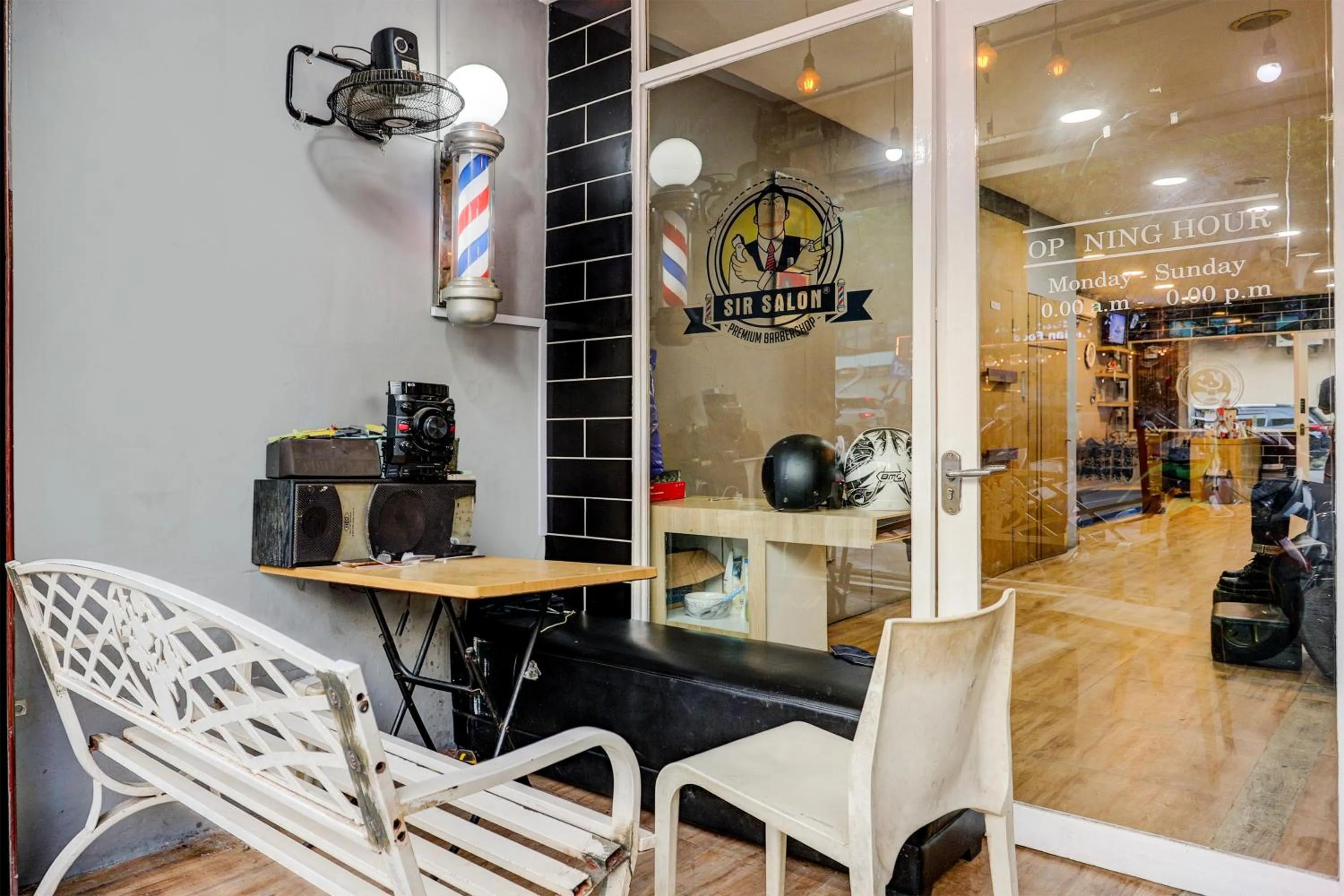 Lobby or reception in Hotel O Sir Homestay