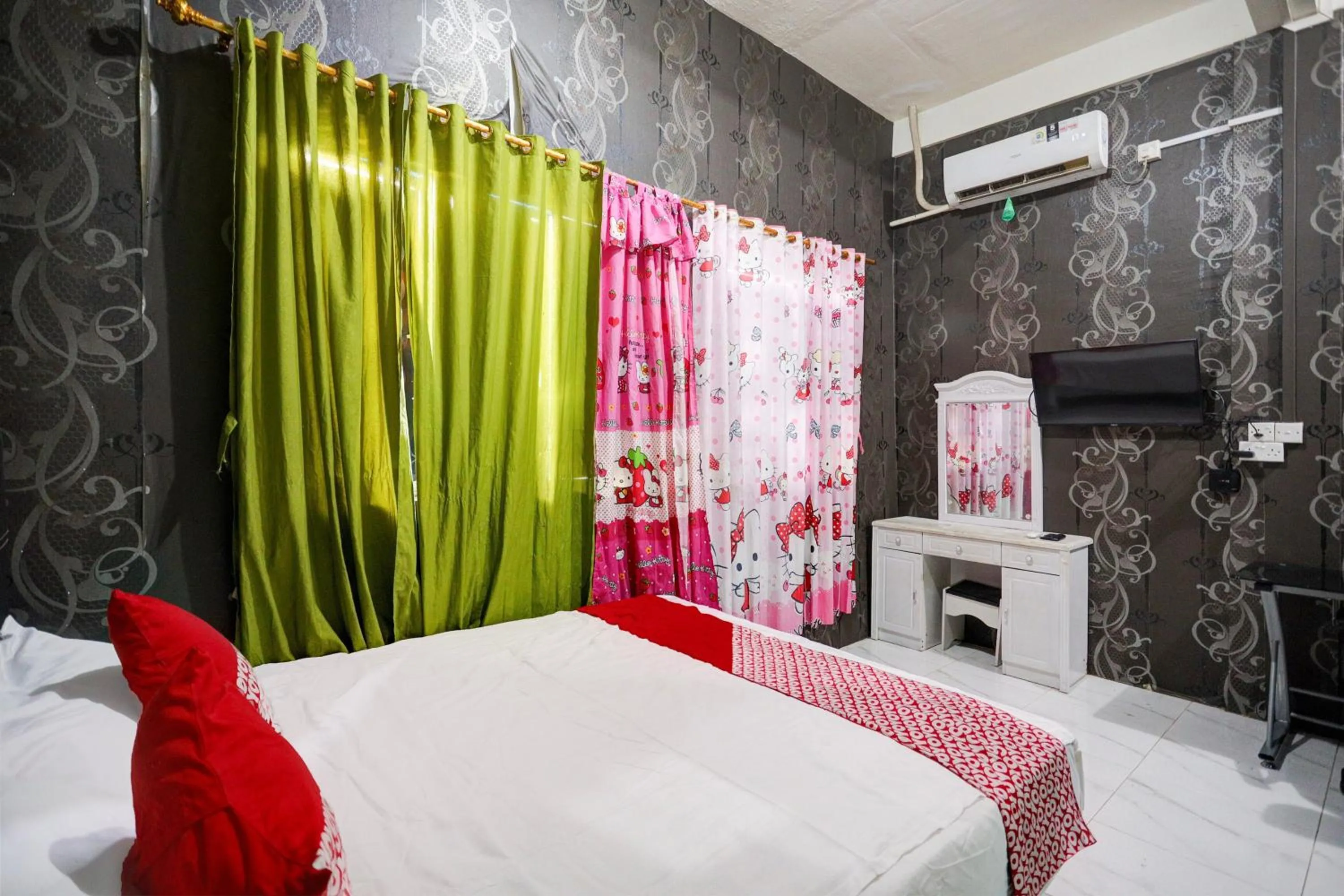 Bedroom, Bed in Hotel O Penginapan Pelangi