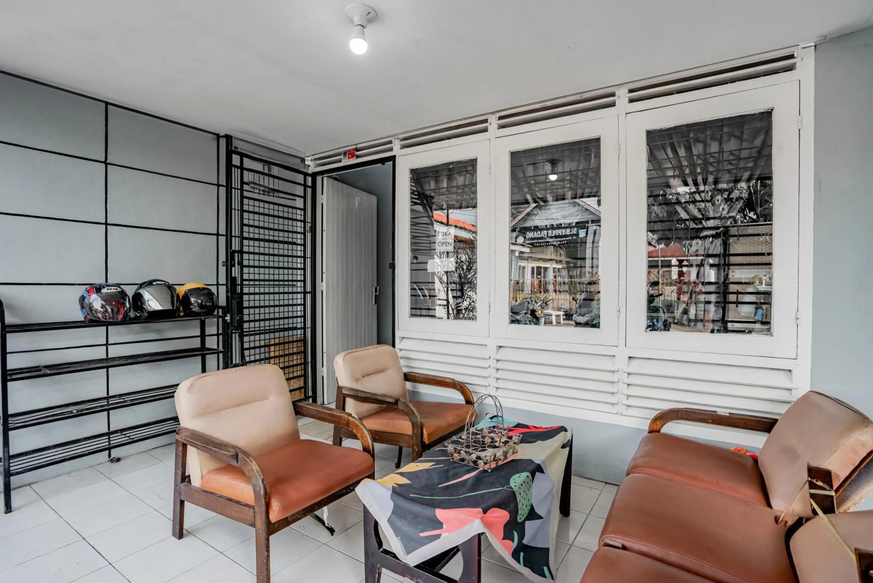 Lobby or reception in SUPER OYO Gandaria Guest House Near Masjid Raya Sumatera Barat