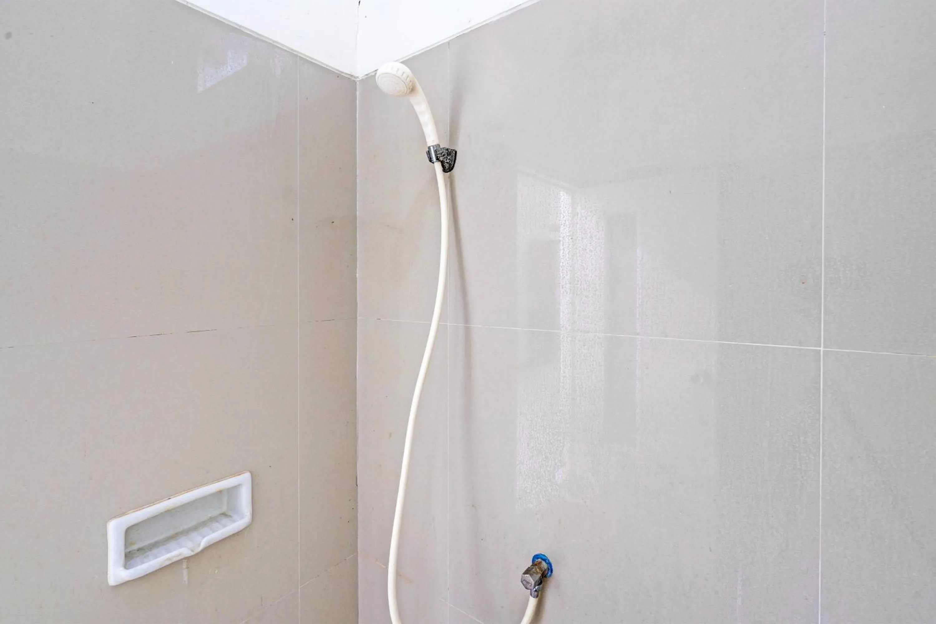 Bathroom in OYO LIFE 93634 Penginapan D'palinggihan Syariah