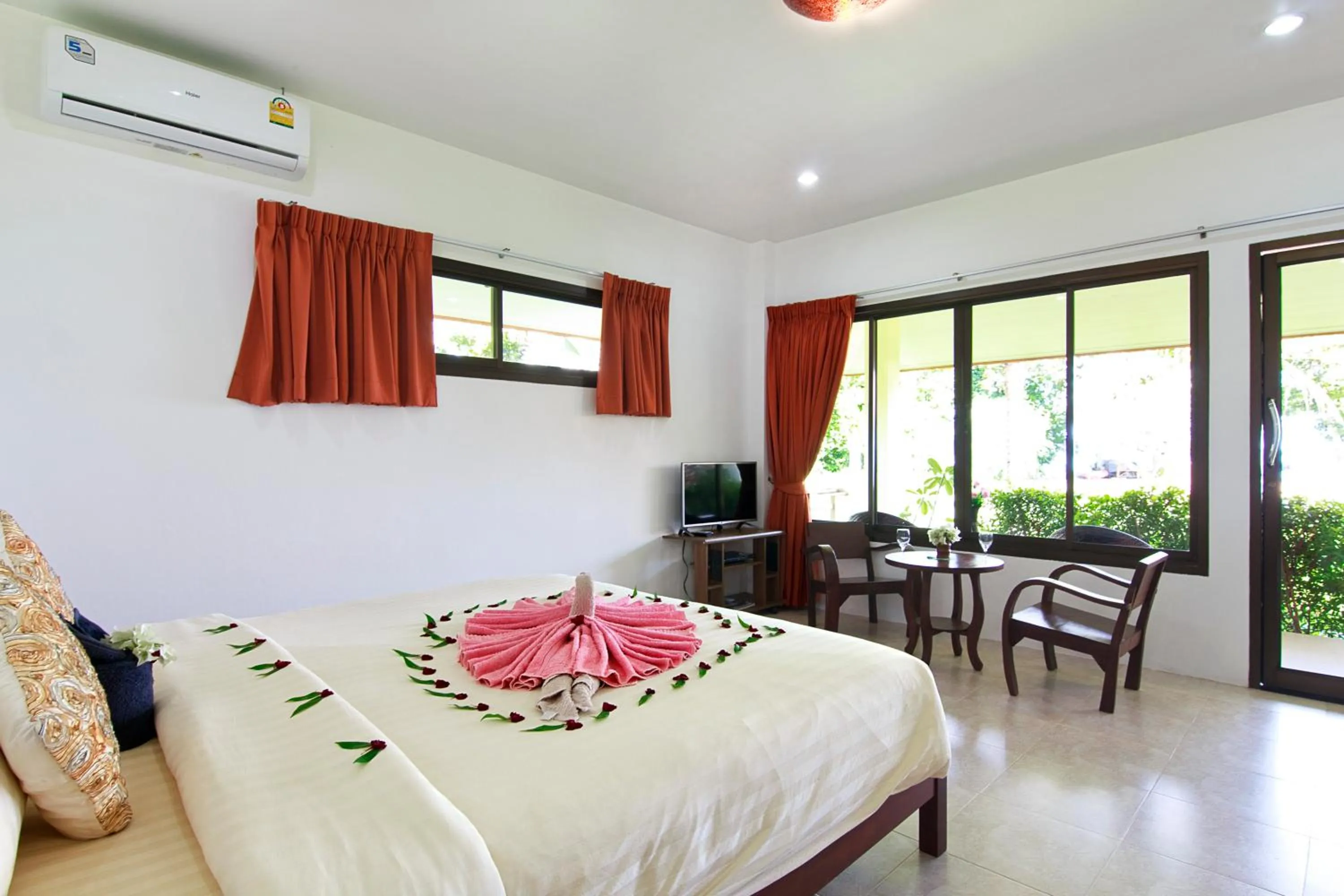 Bedroom, Bed in Heaven Beach Koh Samui