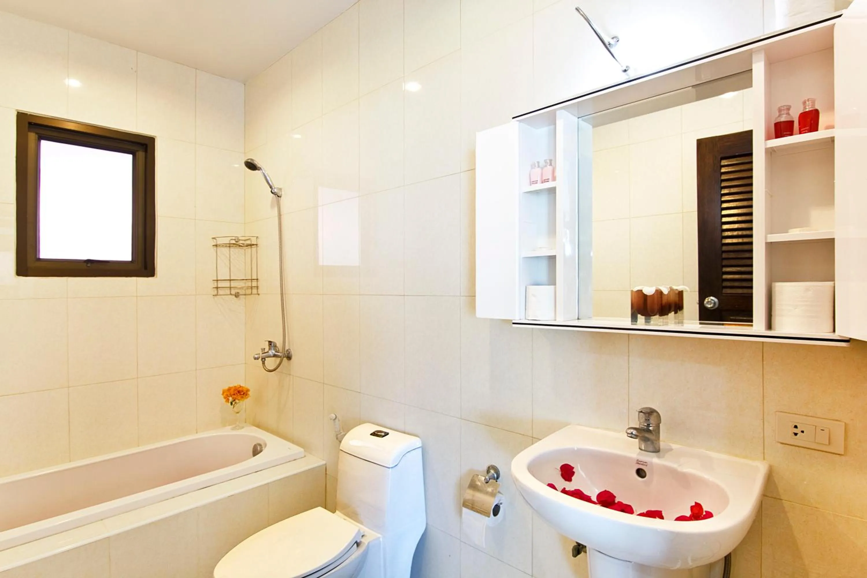 Bathroom in Heaven Beach Koh Samui