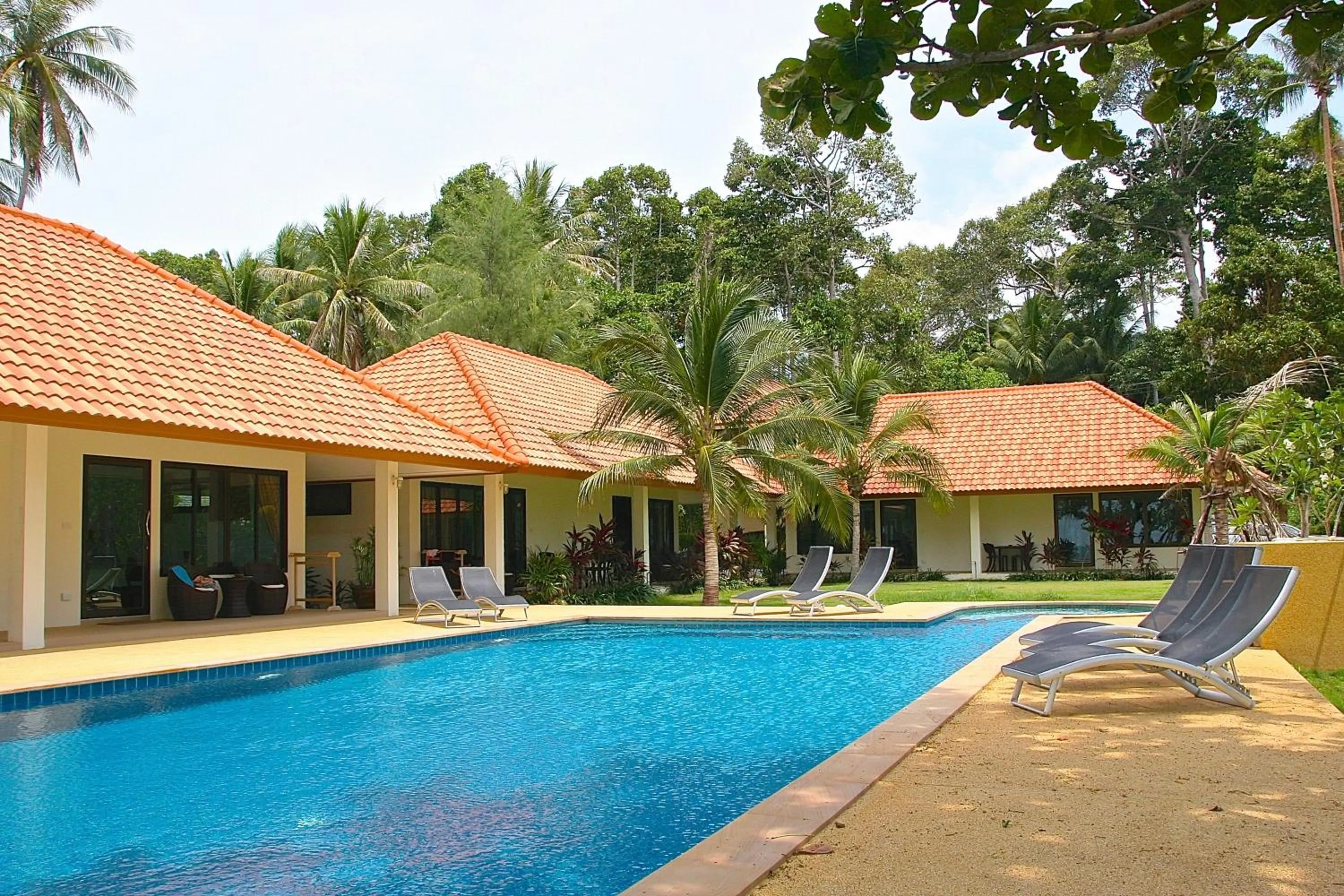 Pool view in Heaven Beach Koh Samui
