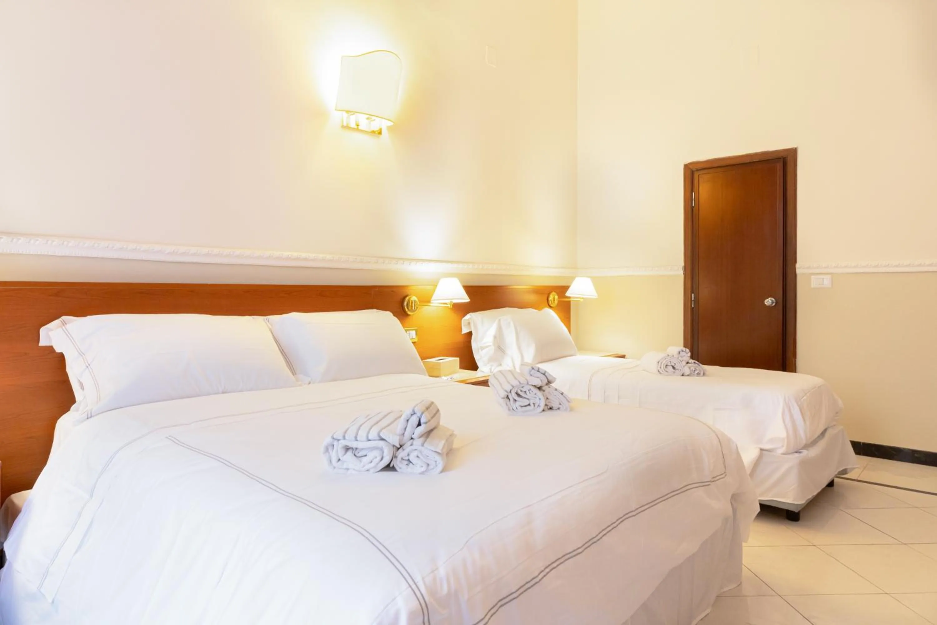 Bed in Hotel Domus Rome