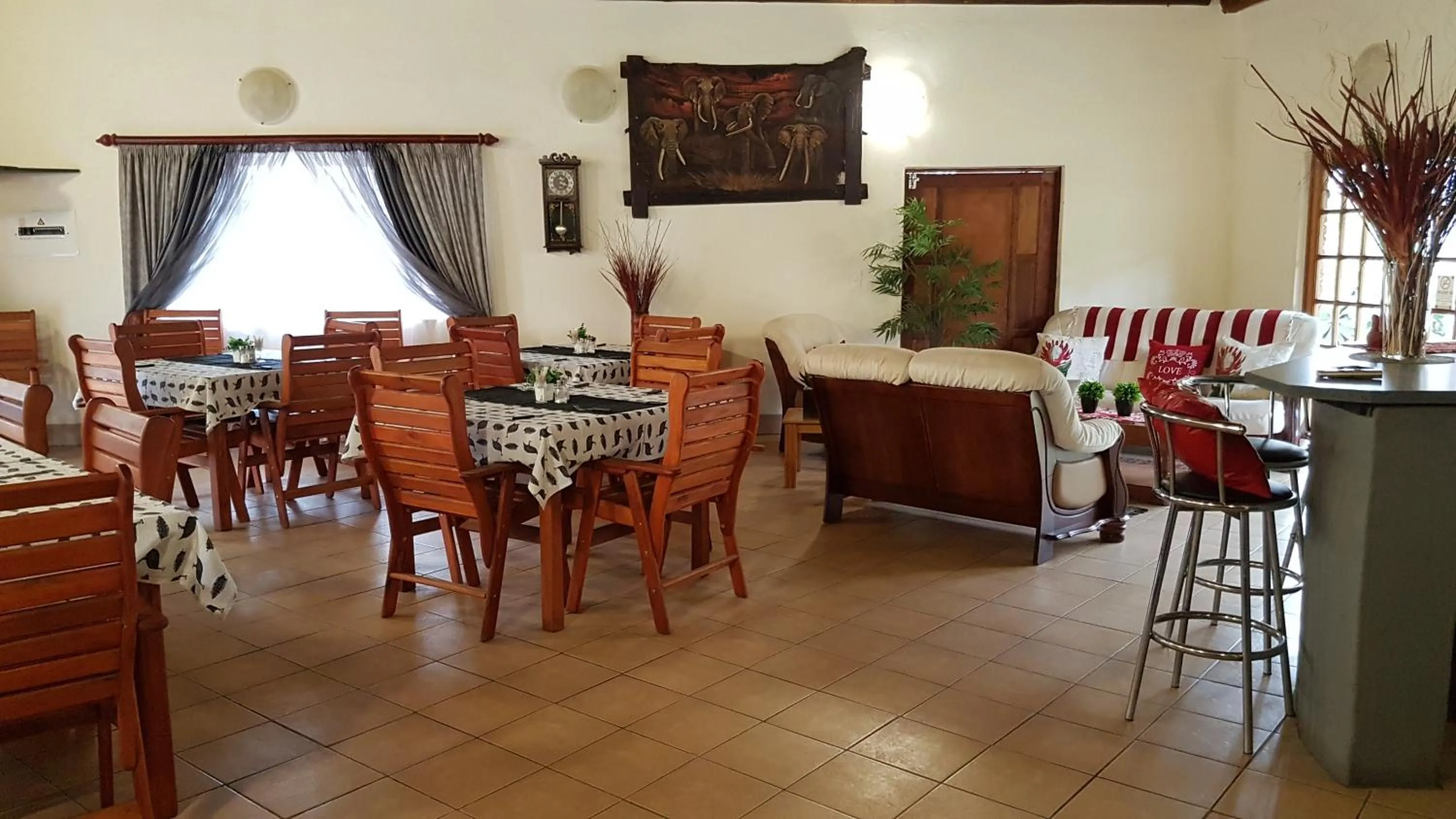 Restaurant/places to eat in Siesta Guest House