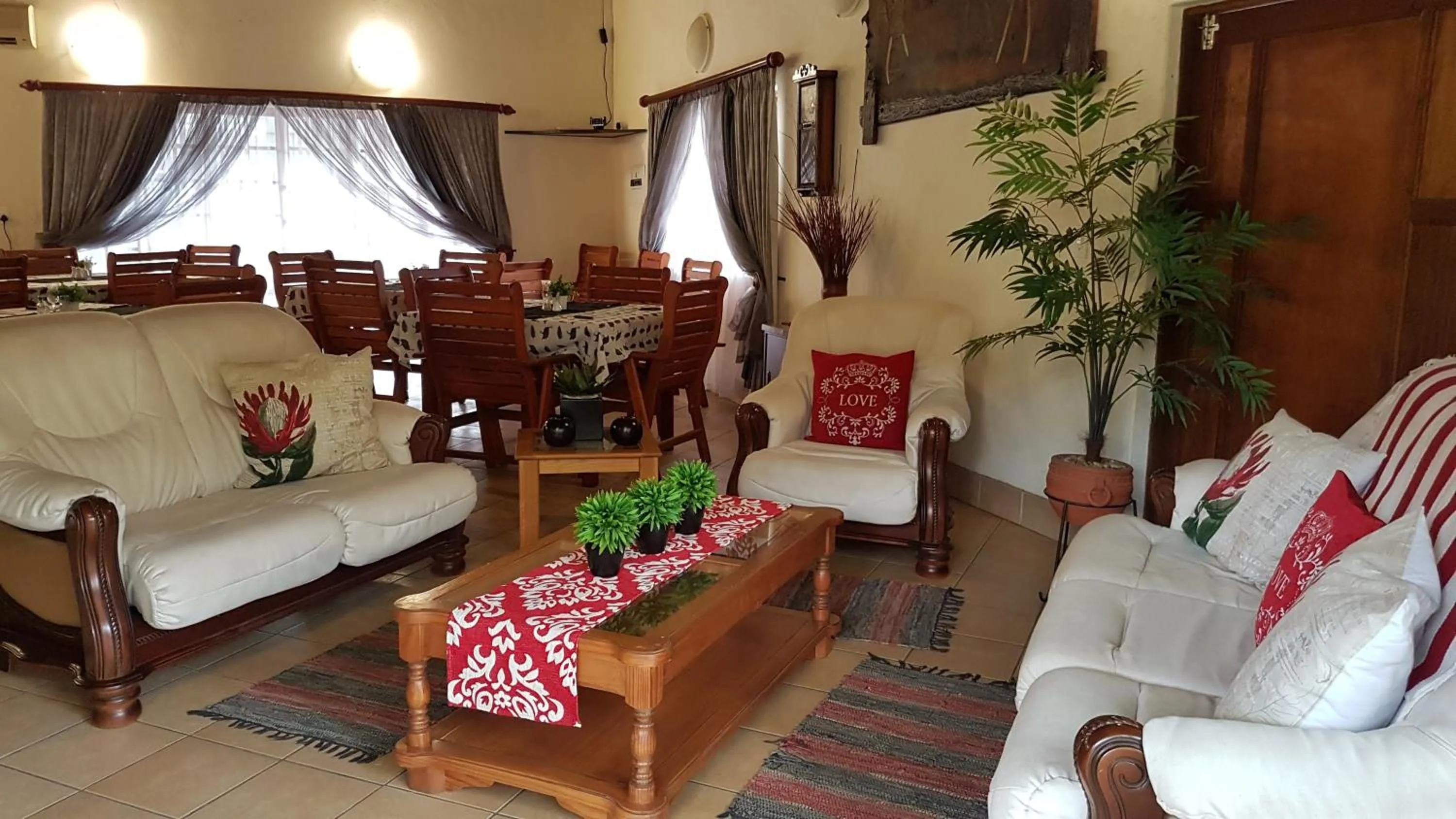 Restaurant/places to eat in Siesta Guest House