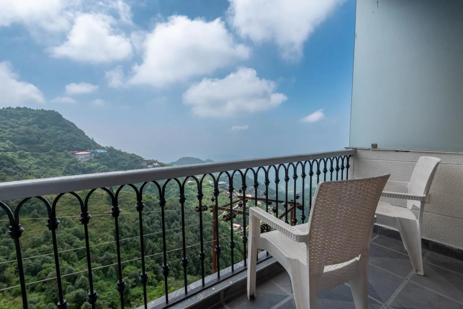 Shining hills by Lawrence Hotels