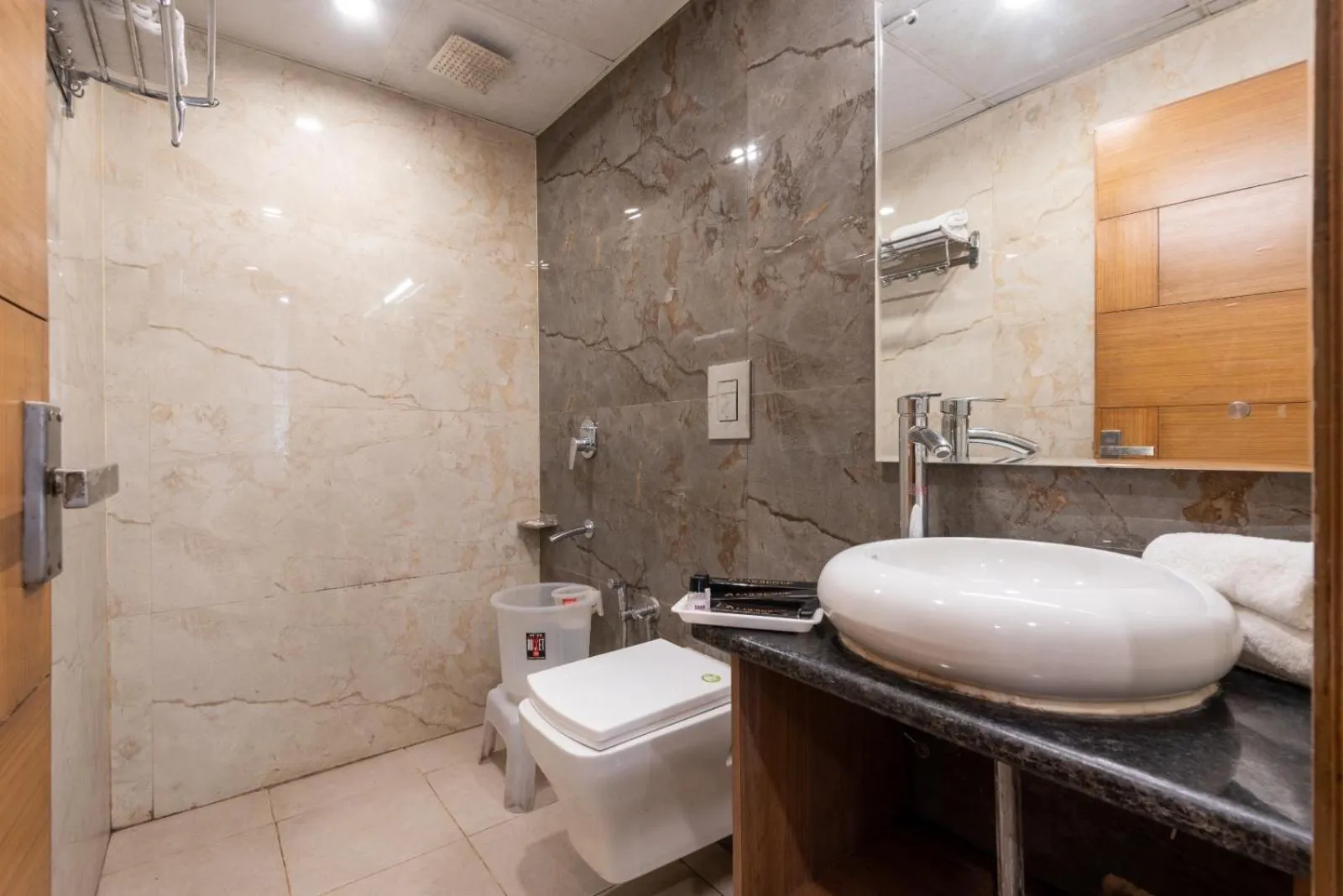 Shining hills by Lawrence Hotels