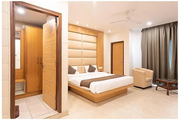 Bed in Shining hills by Lawrence Hotels