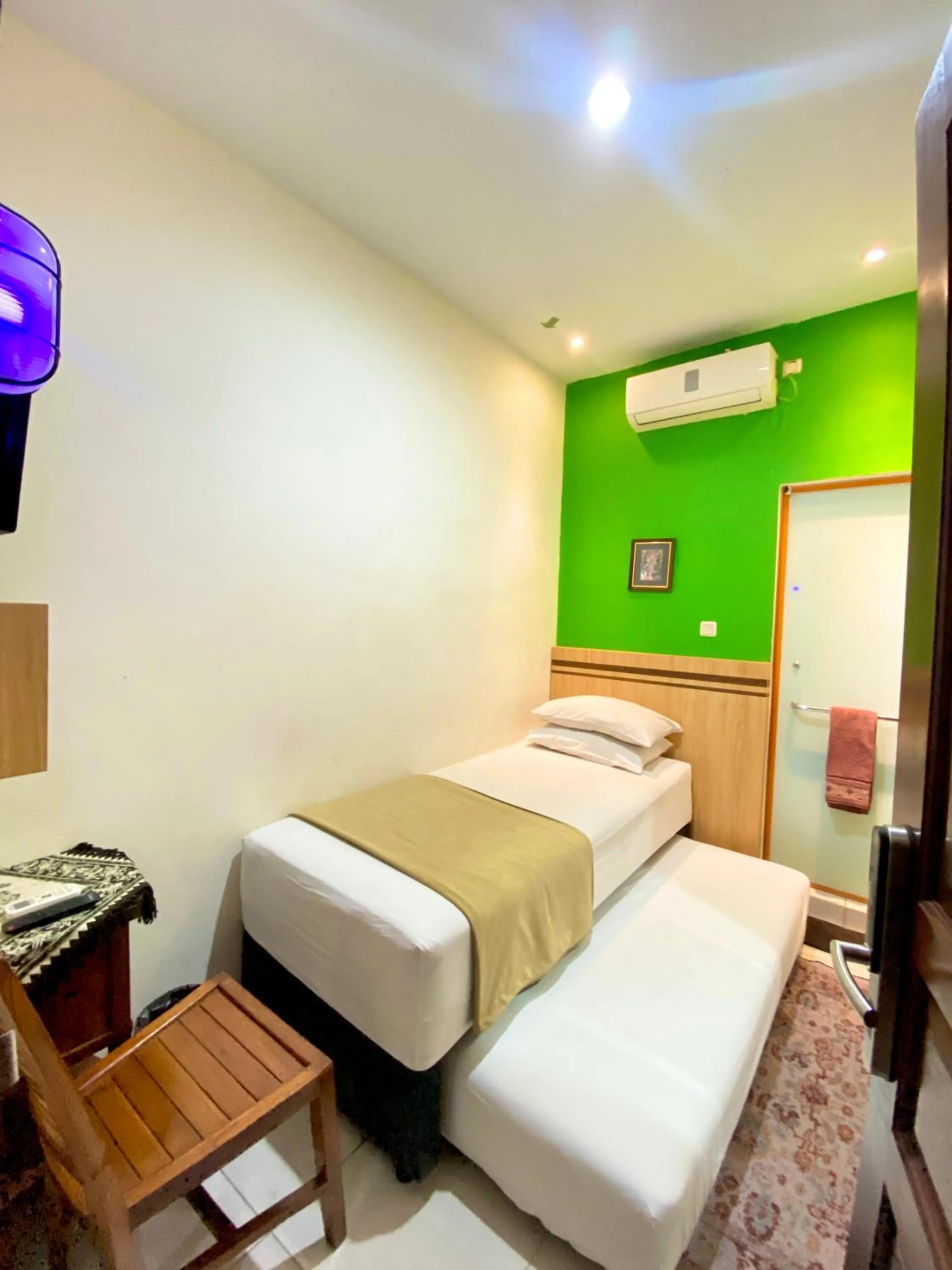 Bedroom, Bed in Cabin Hotel Bhayangkara