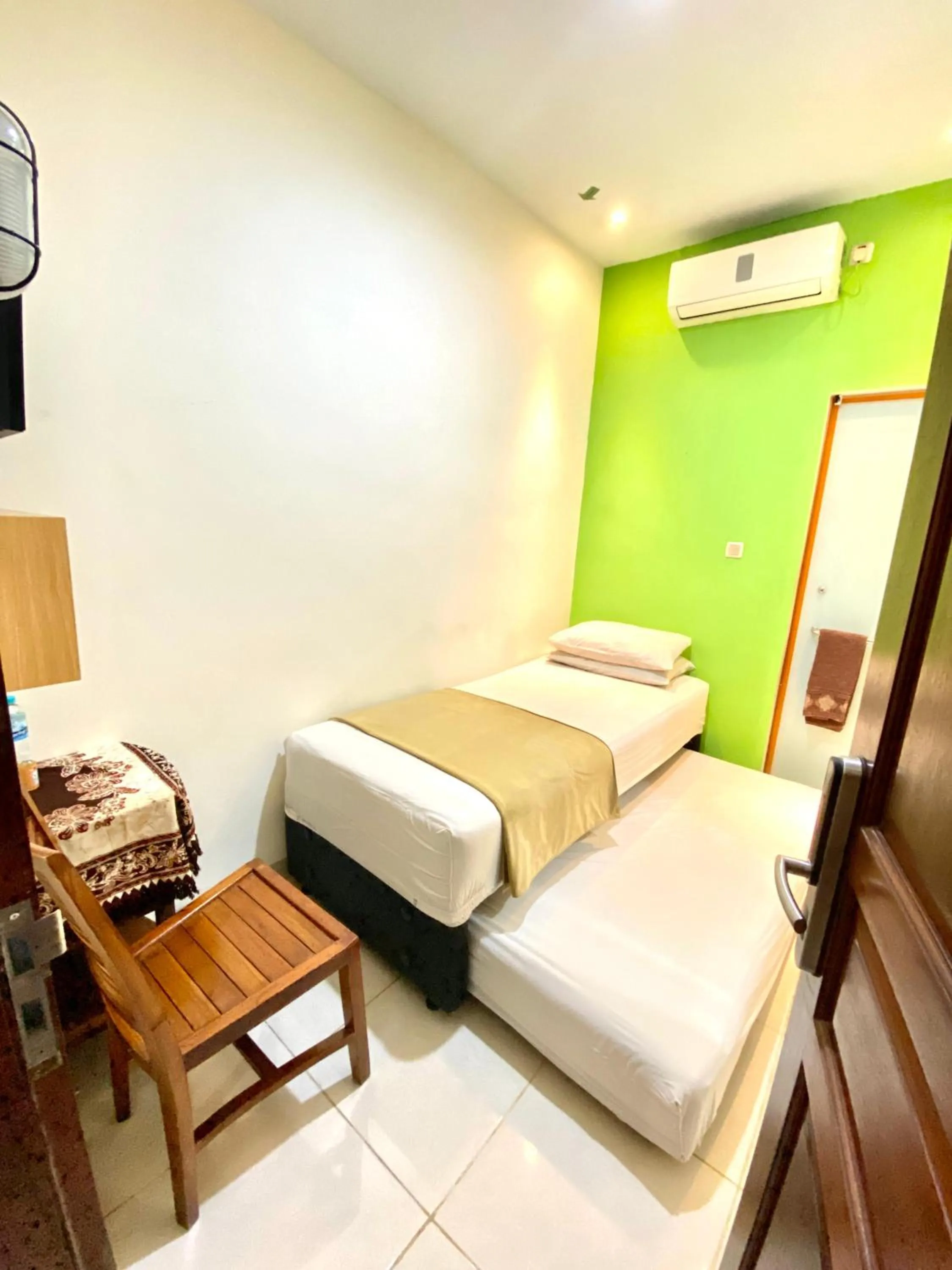 Bedroom, Bed in Cabin Hotel Bhayangkara