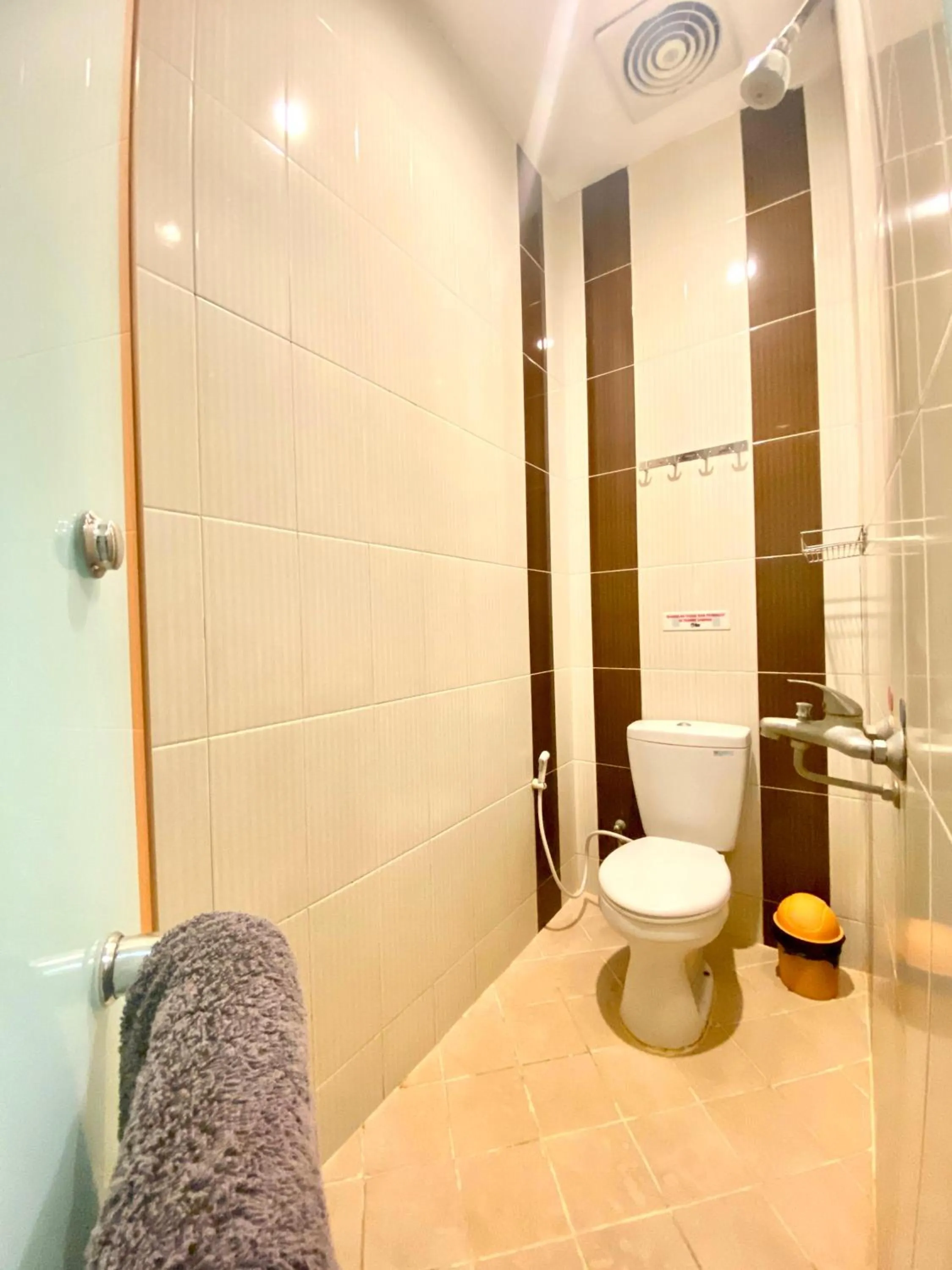 Bathroom in Cabin Hotel Bhayangkara