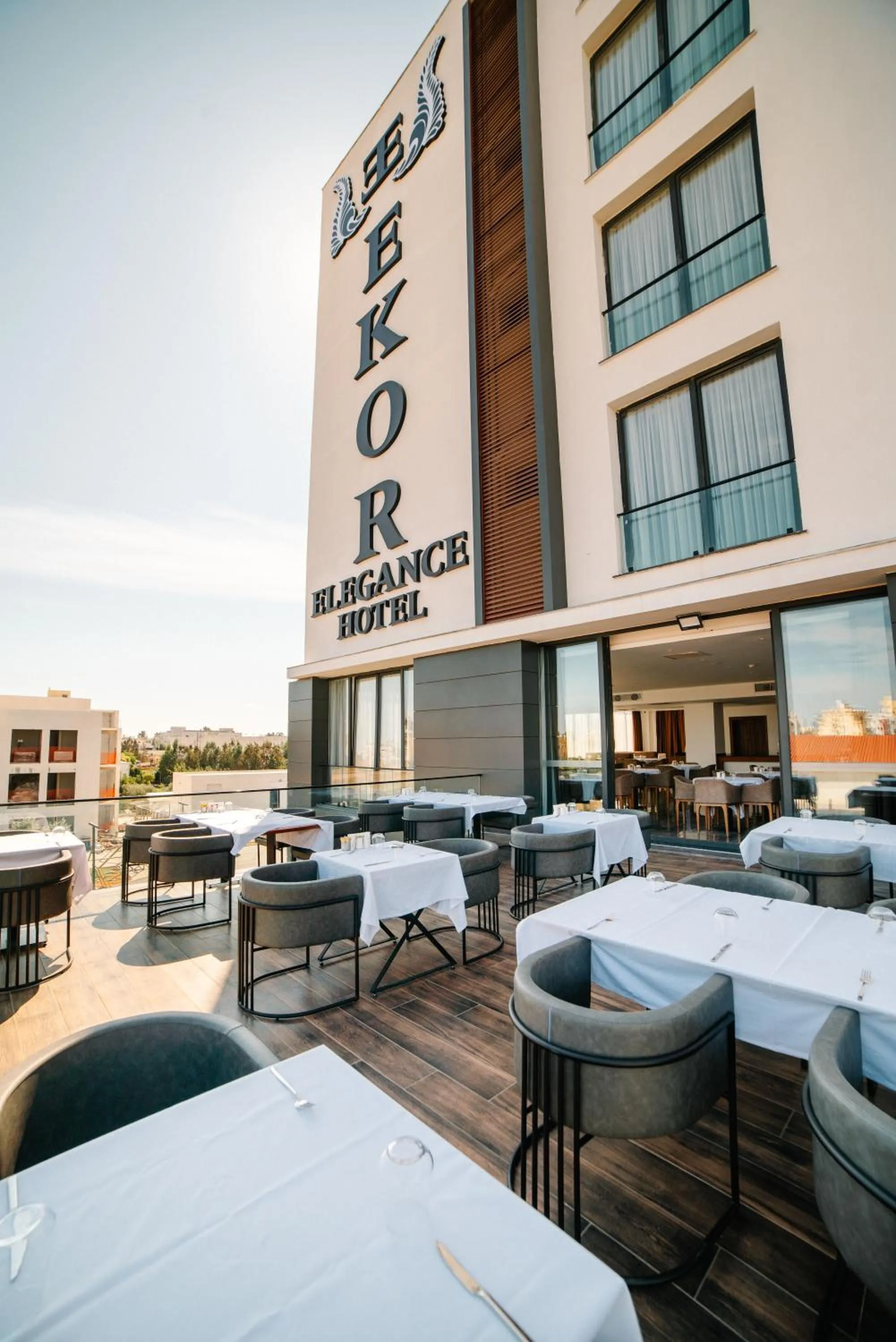 Restaurant/places to eat in Ekor Elegance Hotel