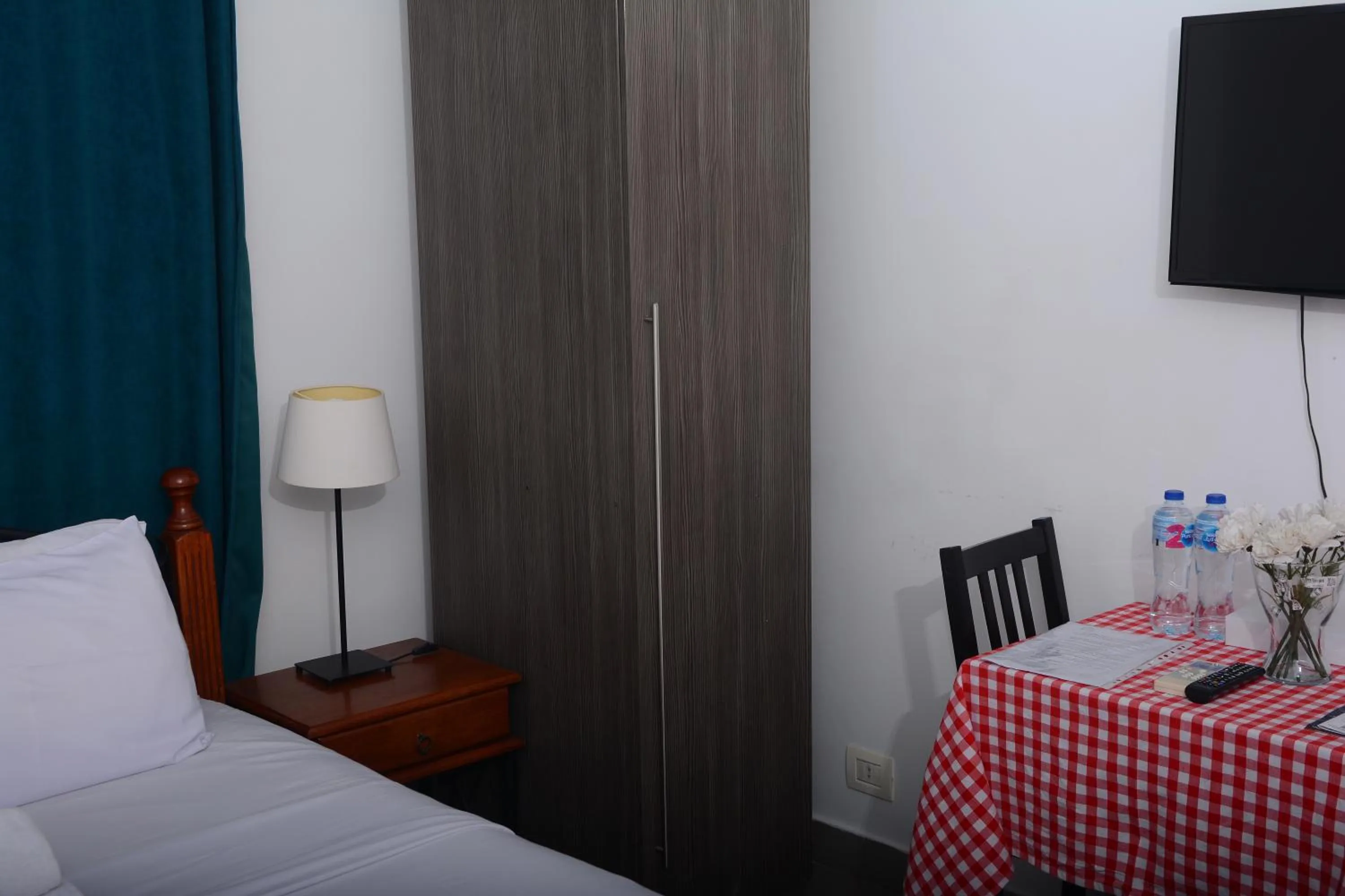 Photo of the whole room, Bed in Sakan 275