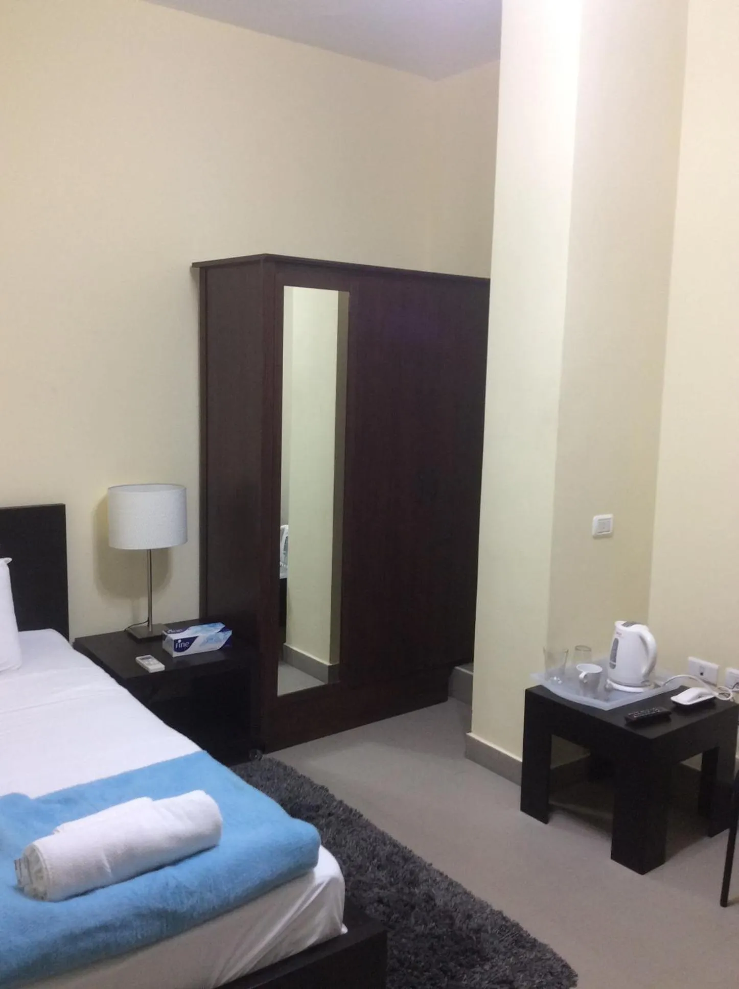 Photo of the whole room, Bed in Sakan 275