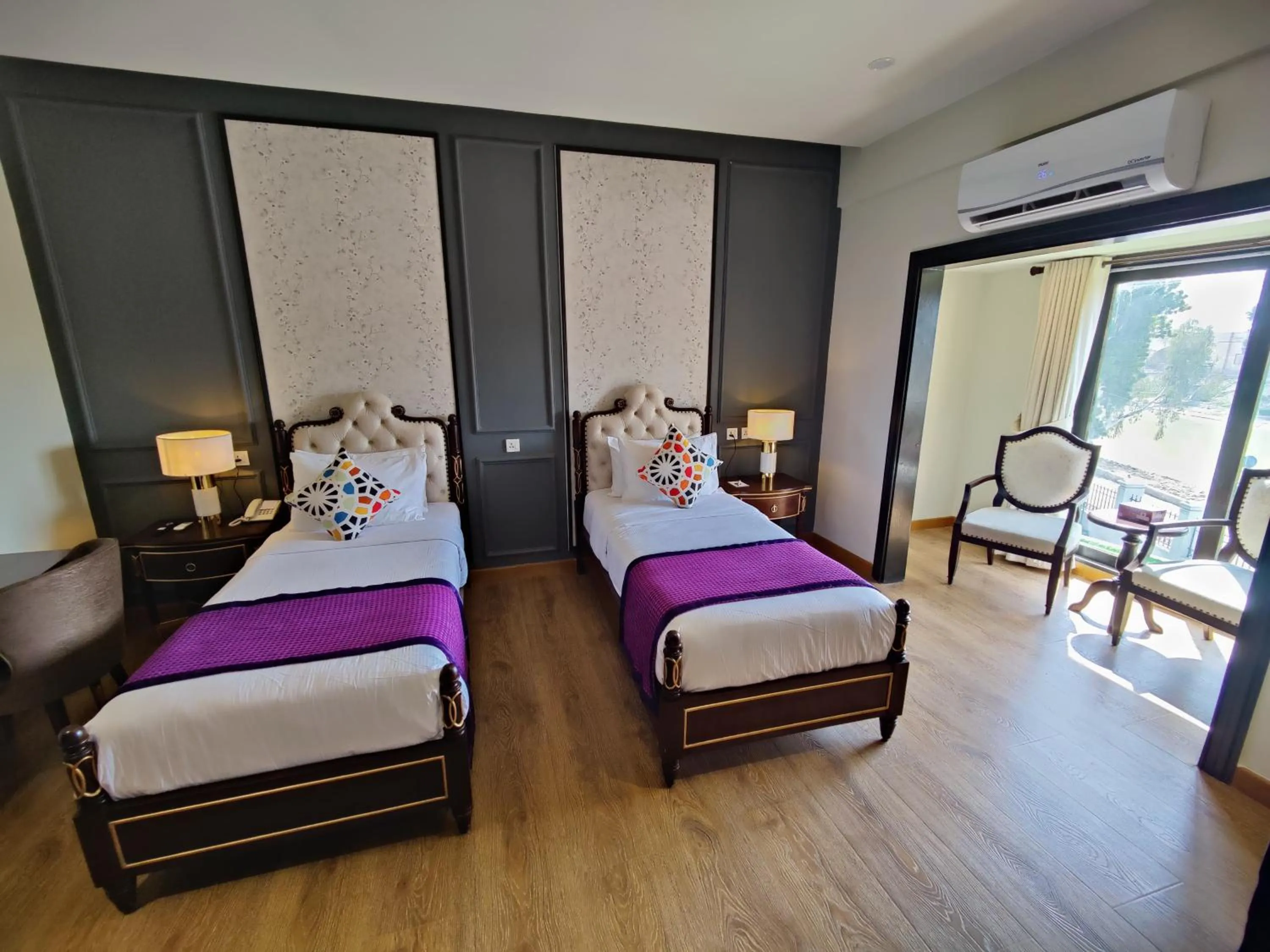 Bed in RT Grace Royal Taj Hotel Sukkur