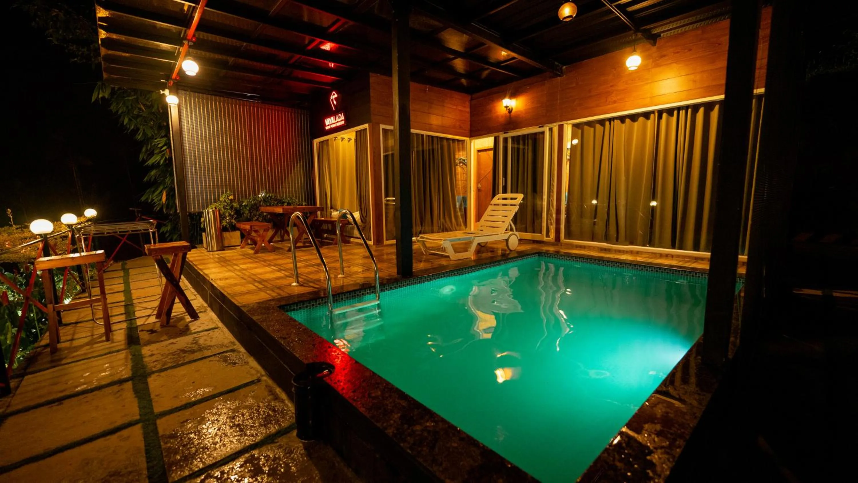 Swimming pool in Vayalada View Point Resort