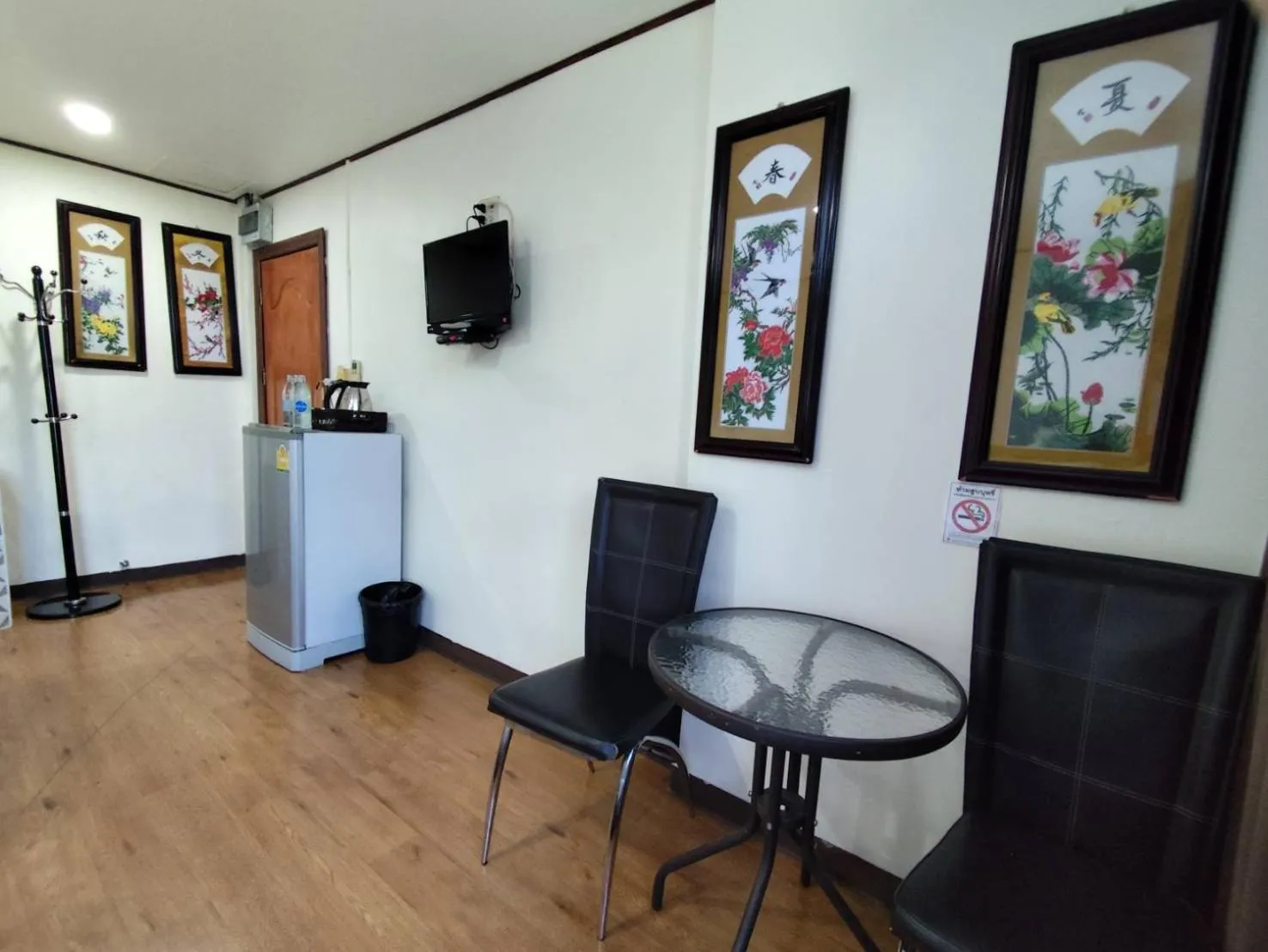 Communal lounge/ TV room in Longzhu Guesthouse