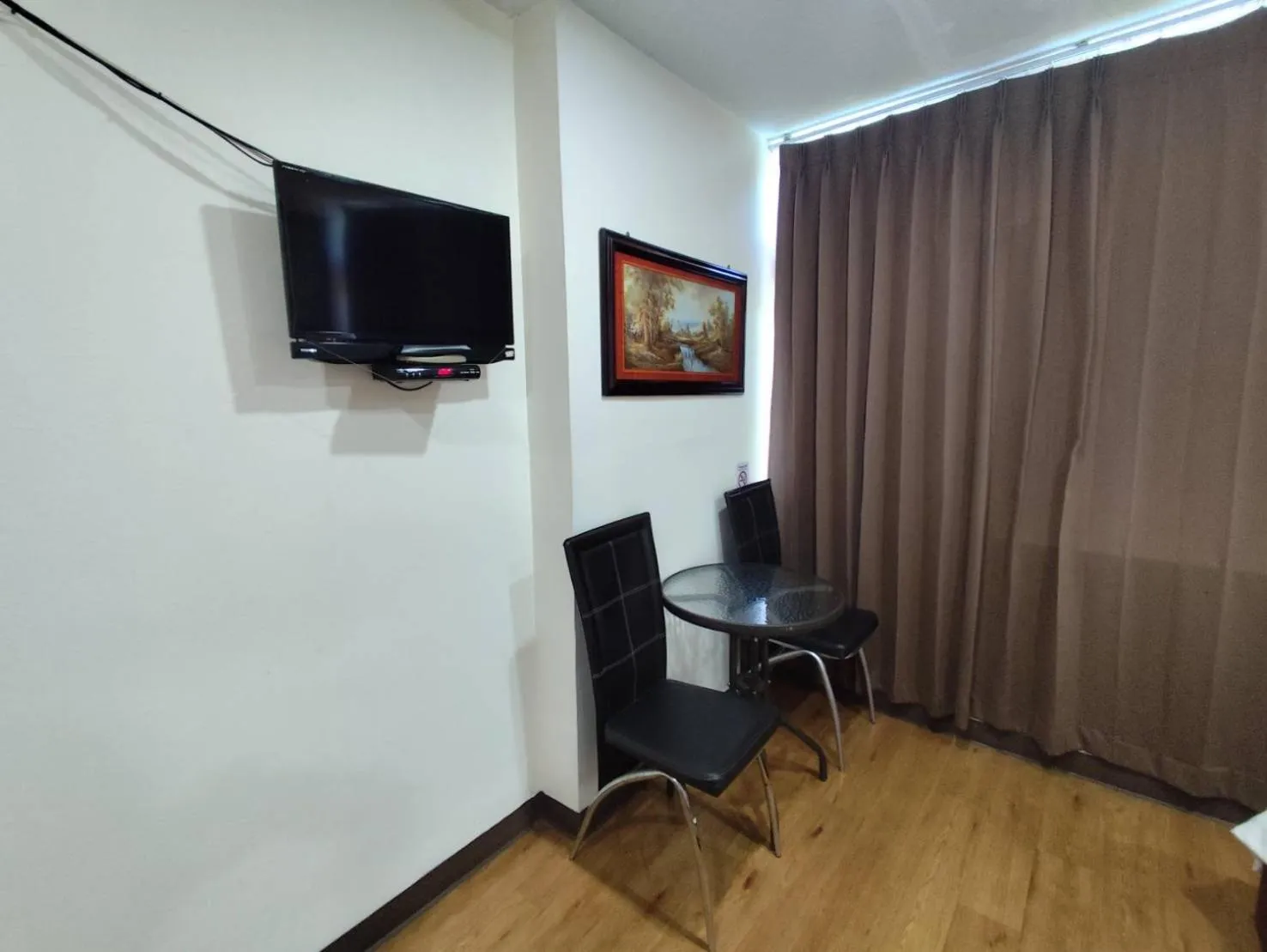 Communal lounge/ TV room in Longzhu Guesthouse