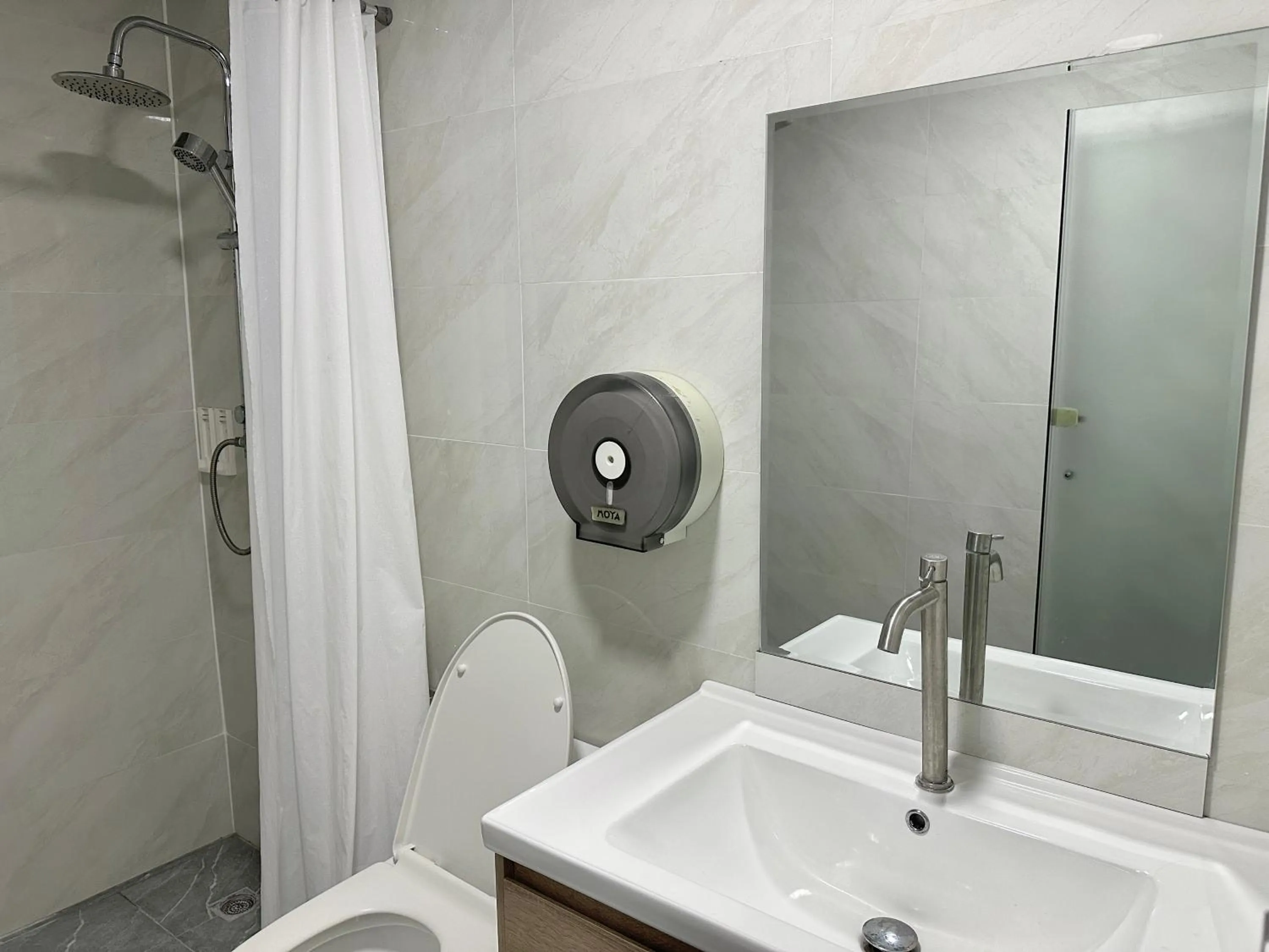 Bathroom in Longzhu Guesthouse