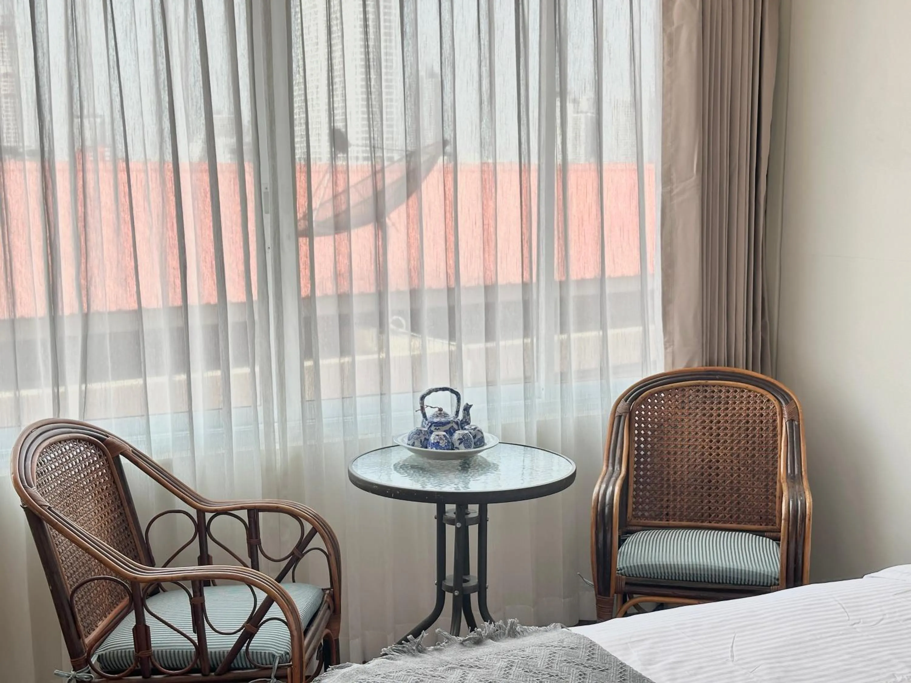 Seating area, Bed in Longzhu Guesthouse