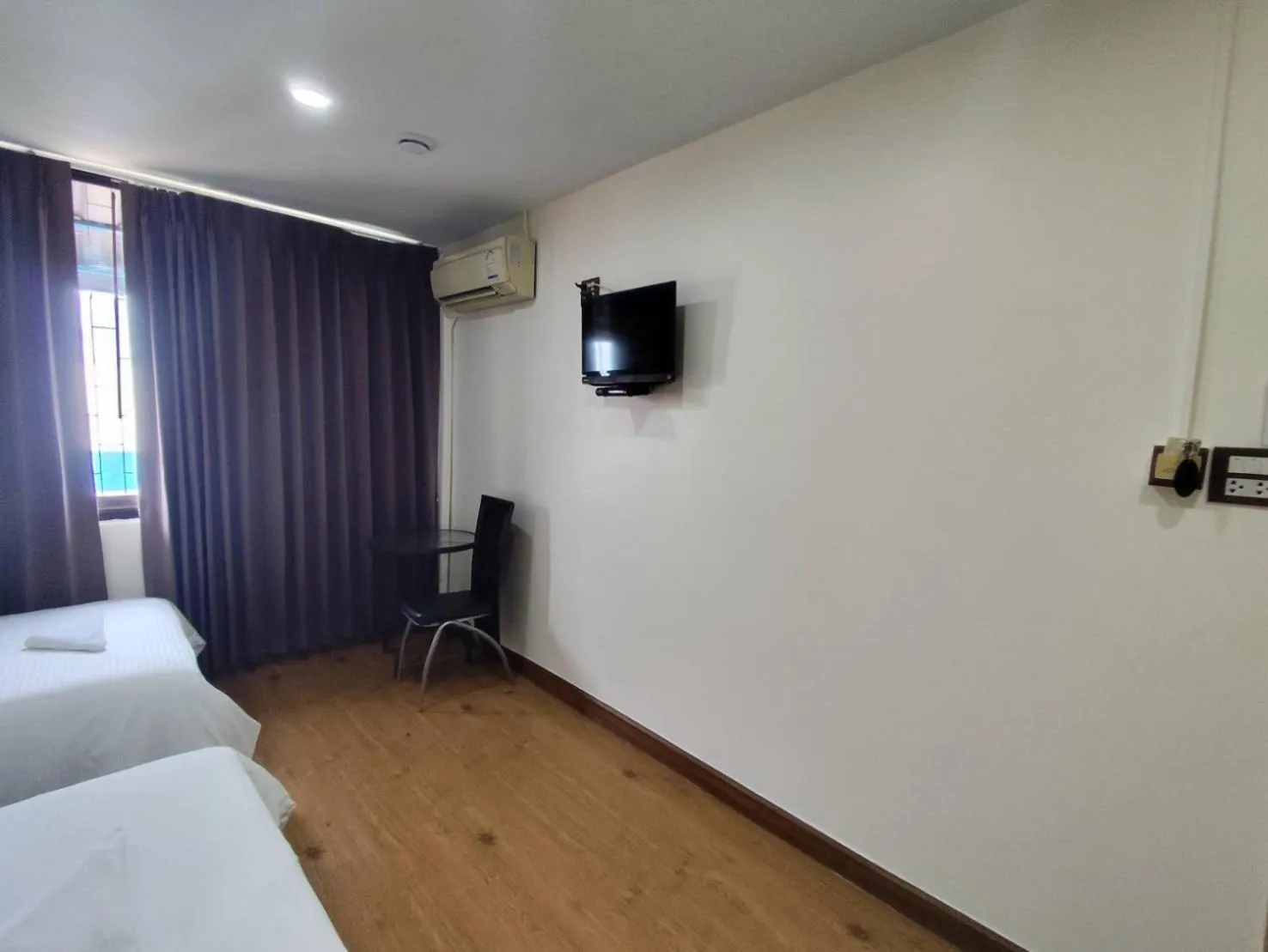 Communal lounge/ TV room, Bed in Longzhu Guesthouse