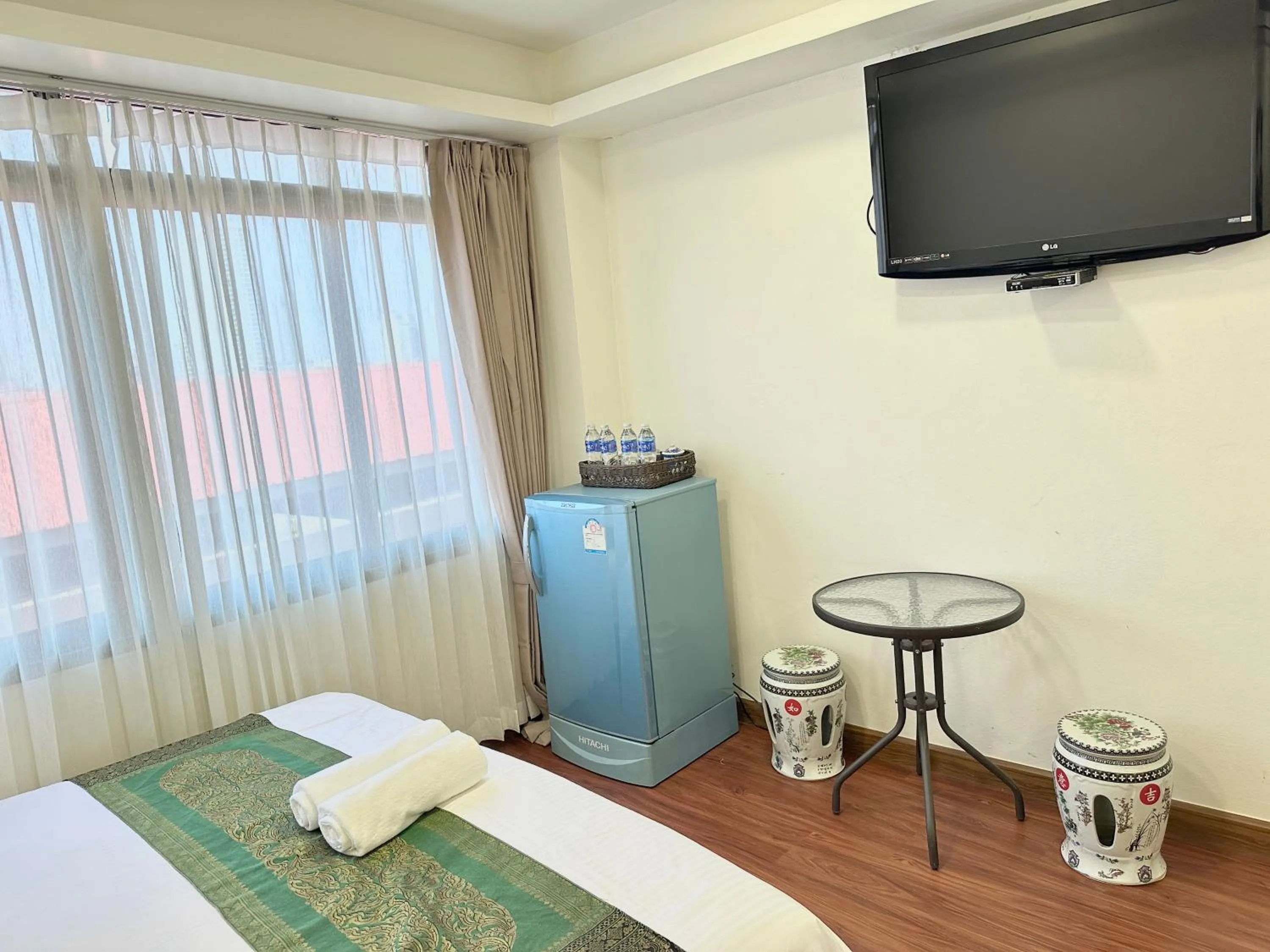 Photo of the whole room, Bed in Longzhu Guesthouse