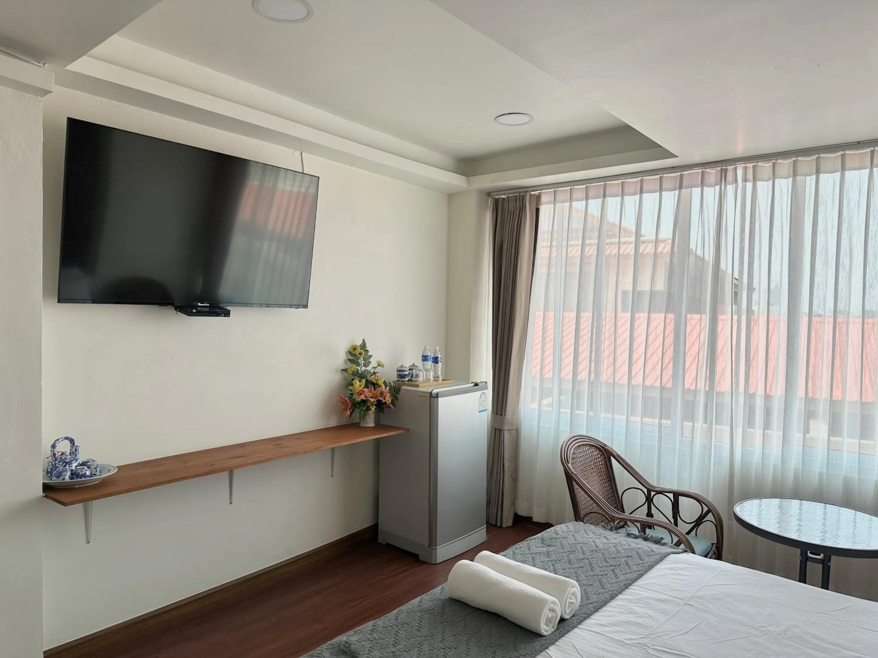 Photo of the whole room, Bed in Longzhu Guesthouse