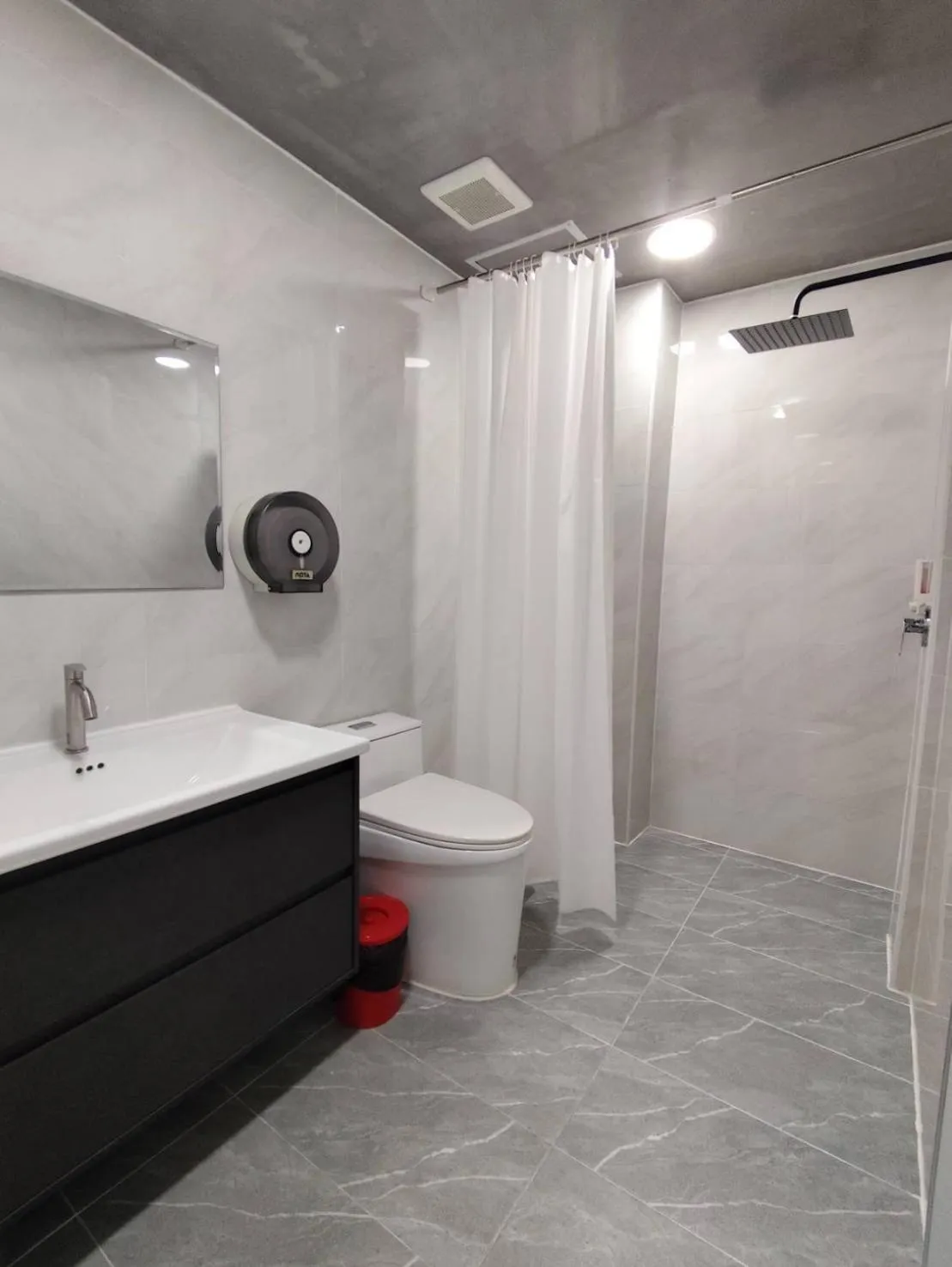 Shower in Longzhu Guesthouse