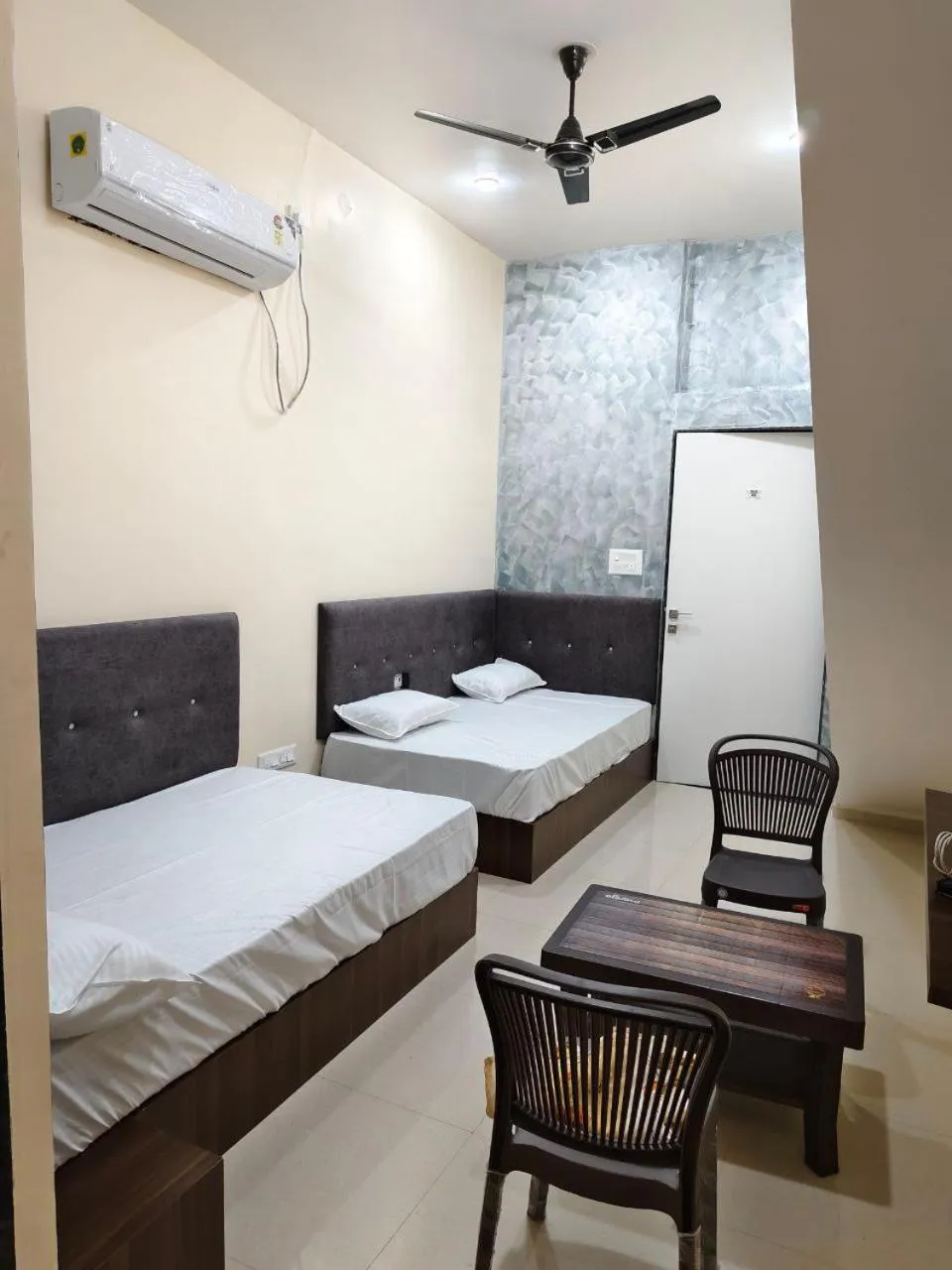 Bed in Jawai Rock Hotel