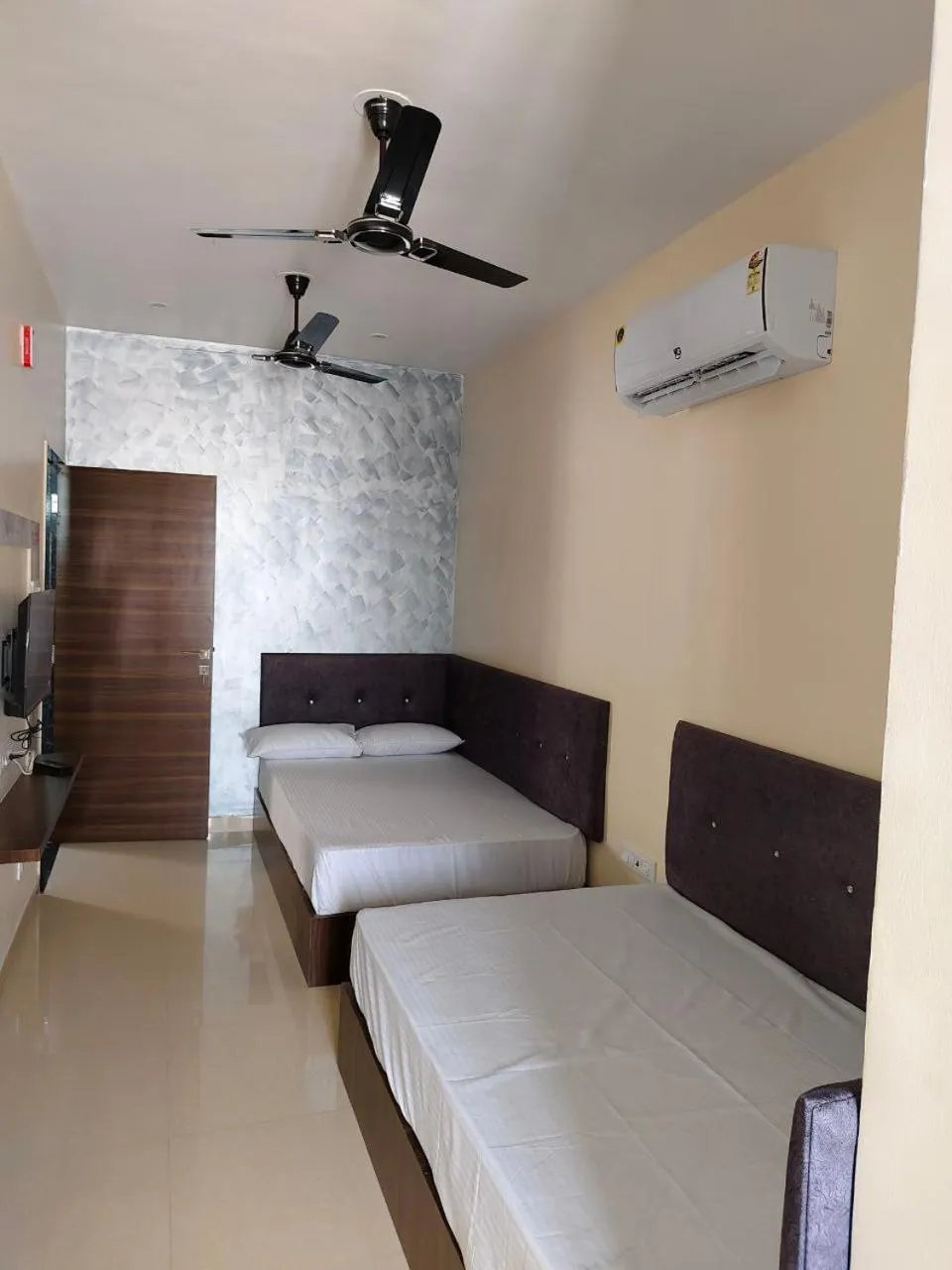 Bed in Jawai Rock Hotel