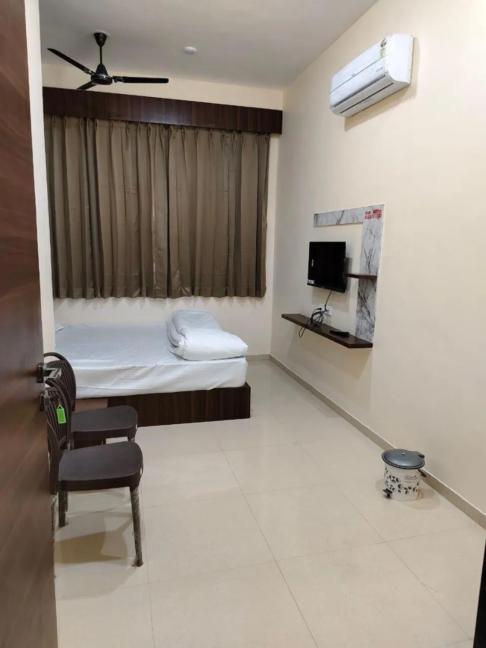 Bed in Jawai Rock Hotel