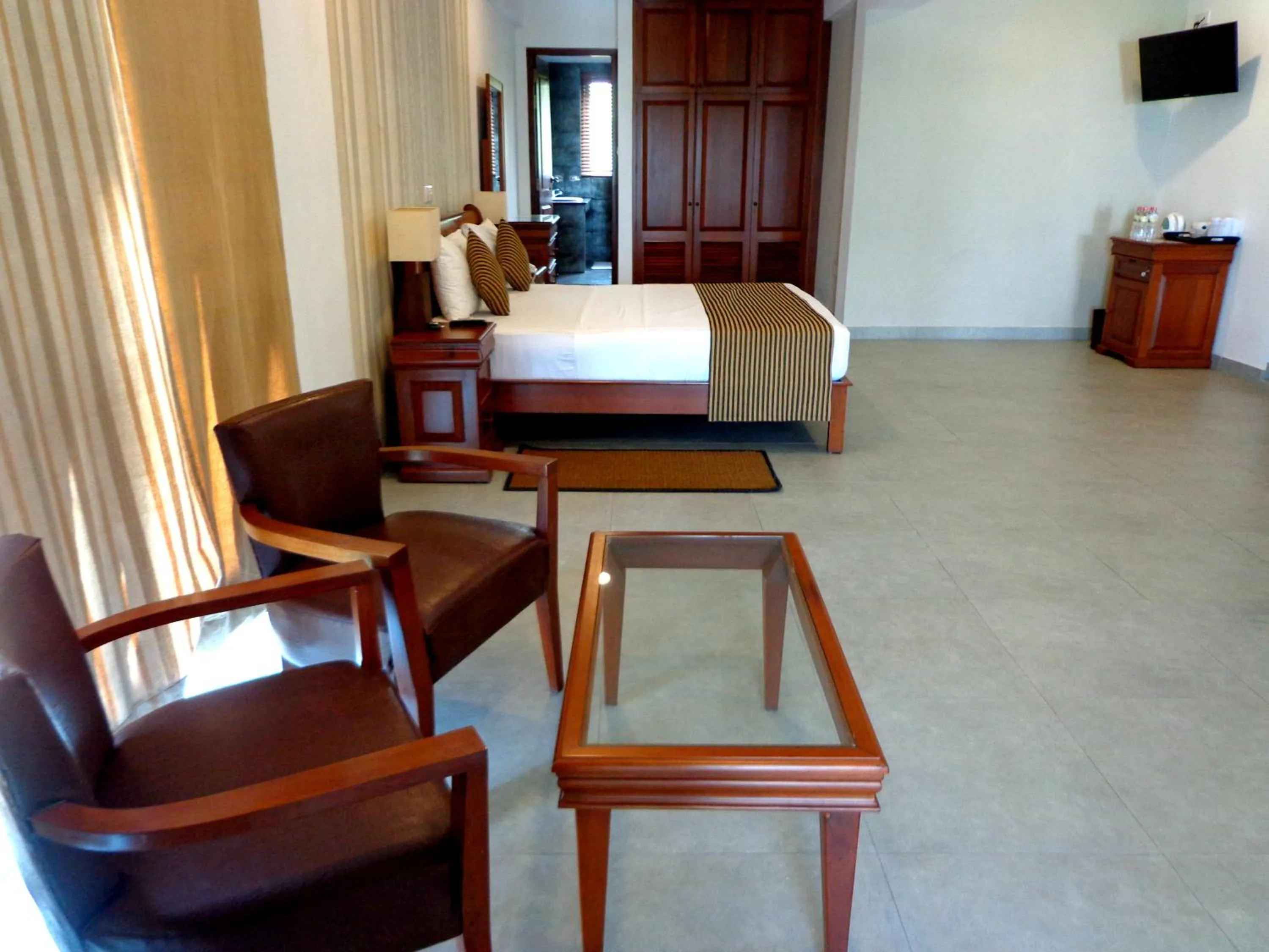 Photo of the whole room in Paradise Beach Club