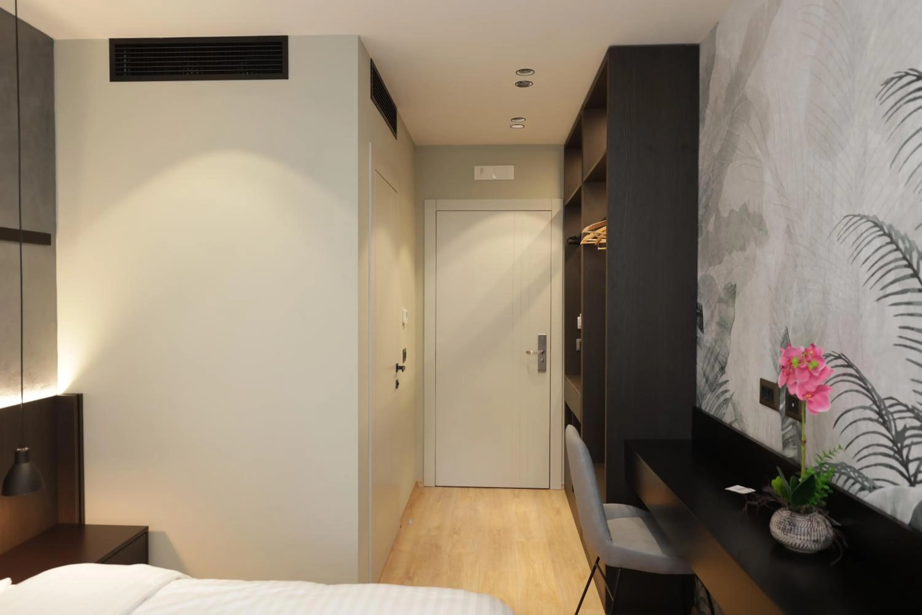 Property building, Bed in Gremmy Boutique Hotel