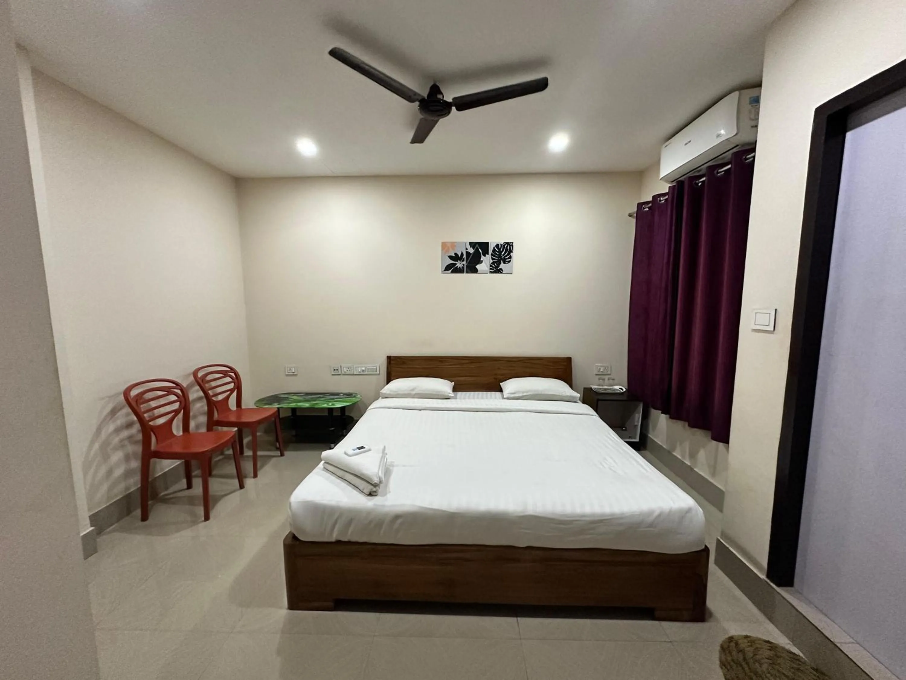 Bed in The Dew Drop Hotel