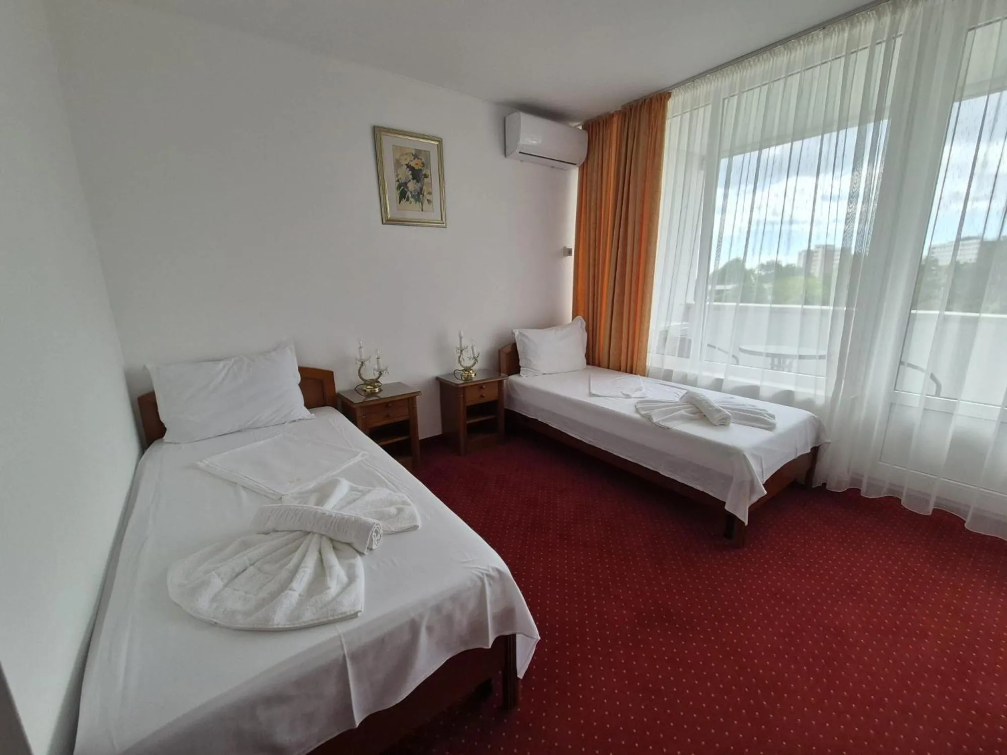 Photo of the whole room, Bed in Hotel Scoica