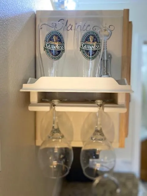 Lounge or bar in The Irish Inn