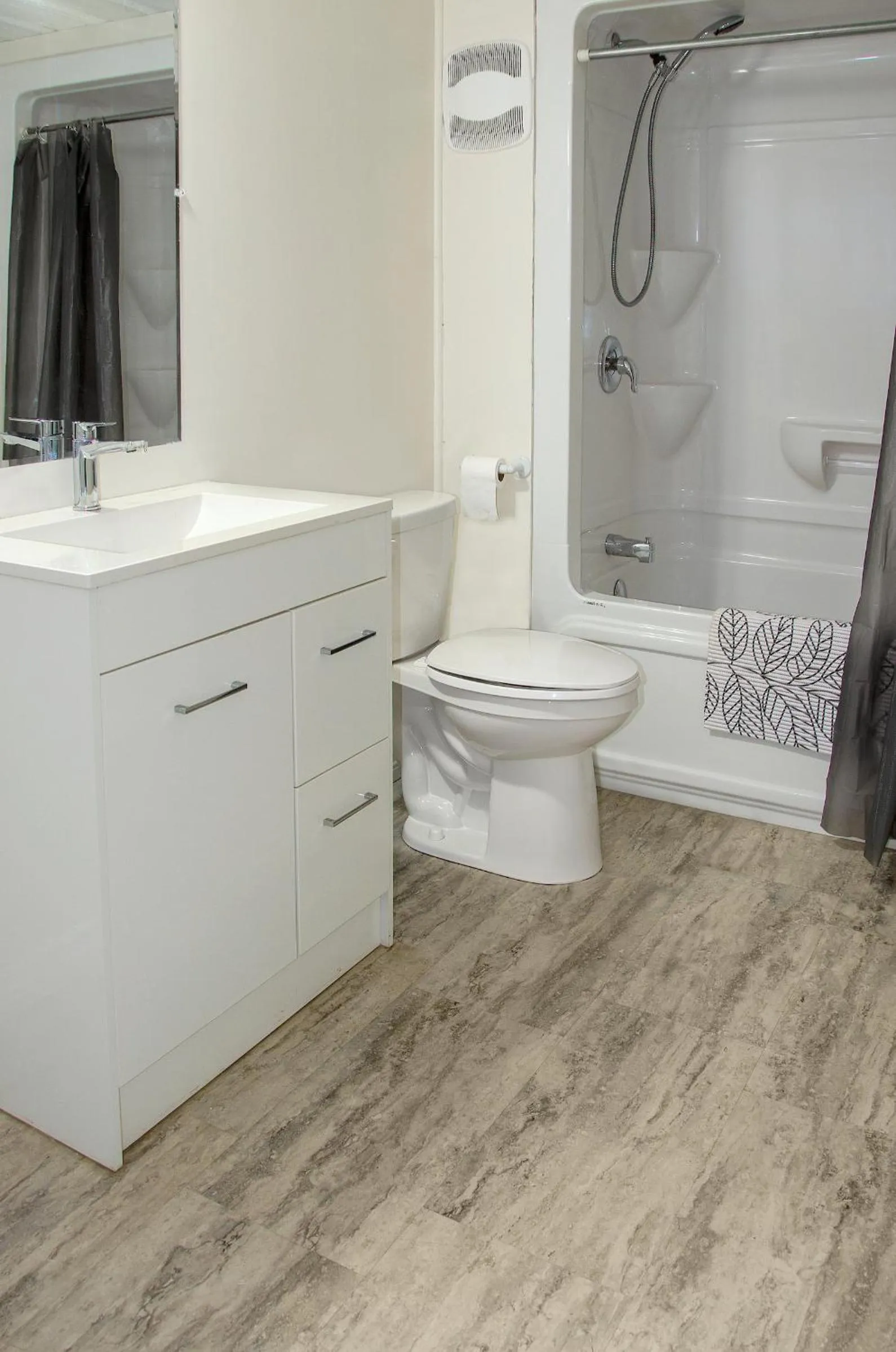 Shower in Prospectors Inn