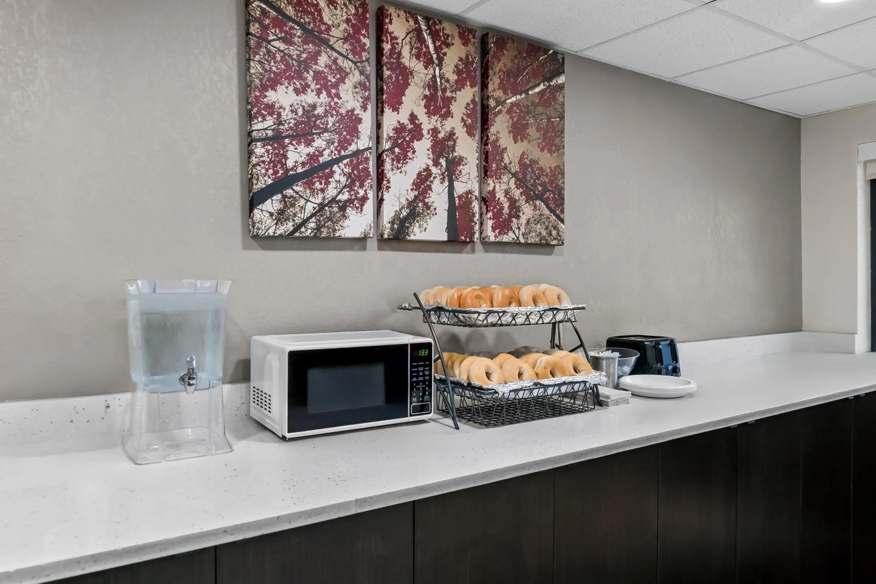 Breakfast in HomeTowne Studios by Red Roof Flint