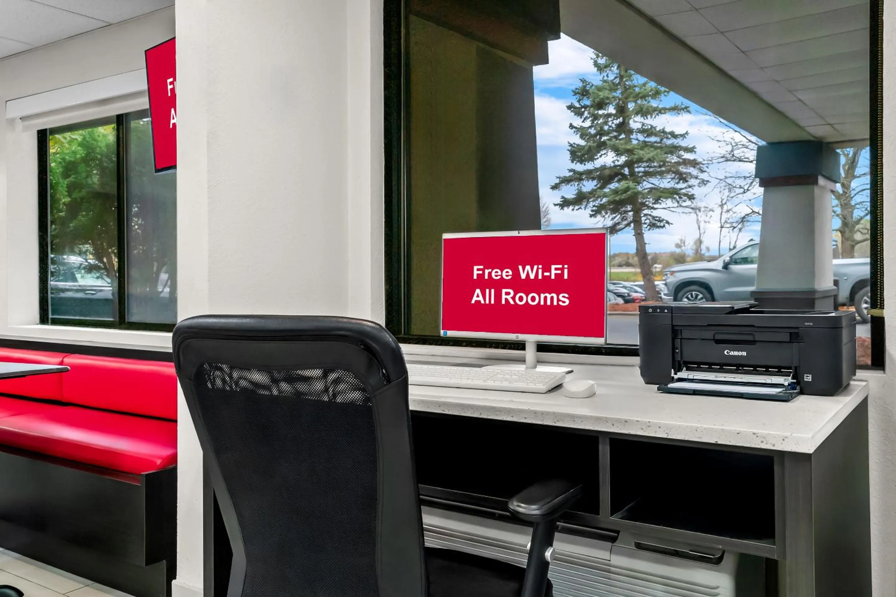 Business facilities in HomeTowne Studios by Red Roof Flint