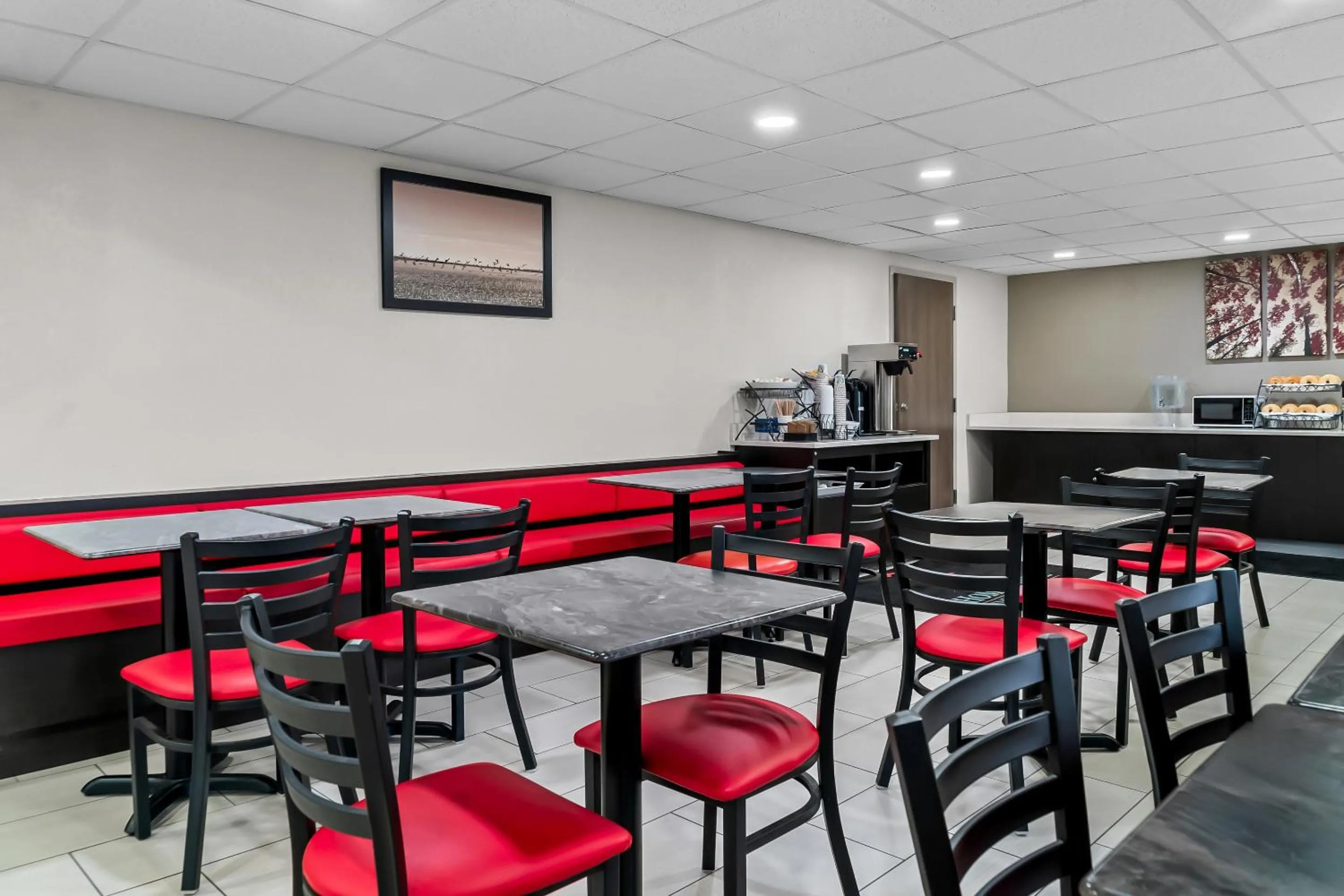 Breakfast in HomeTowne Studios by Red Roof Flint