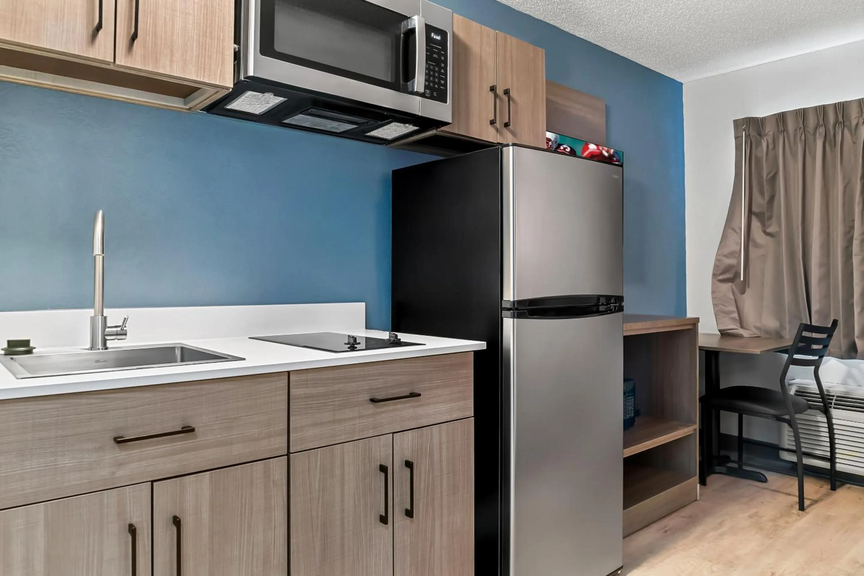 Photo of the whole room in HomeTowne Studios by Red Roof Flint